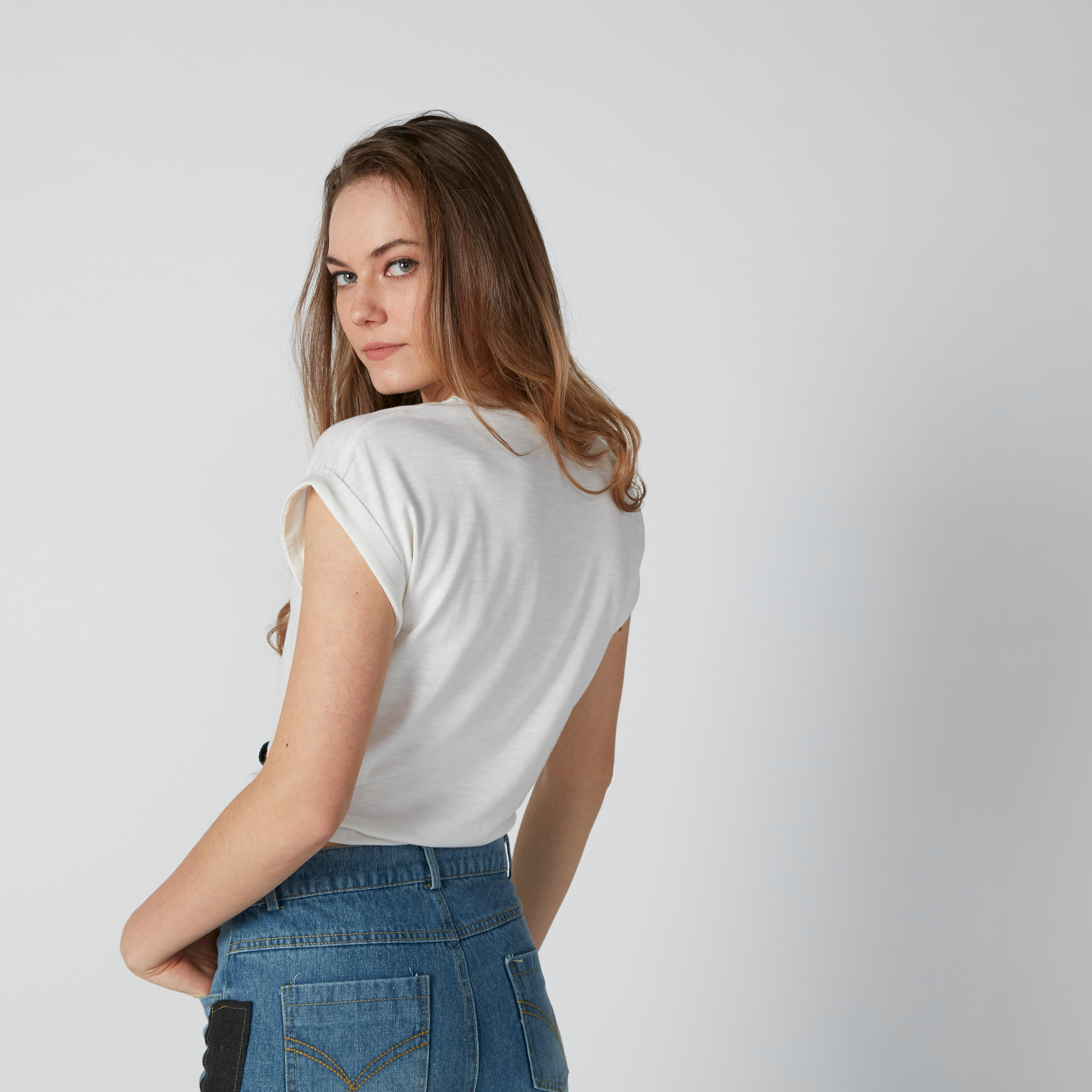 بلوزة قصيرة بياقة مستديرة ورباط وطبعات-women-clothing-tshirts-image-3