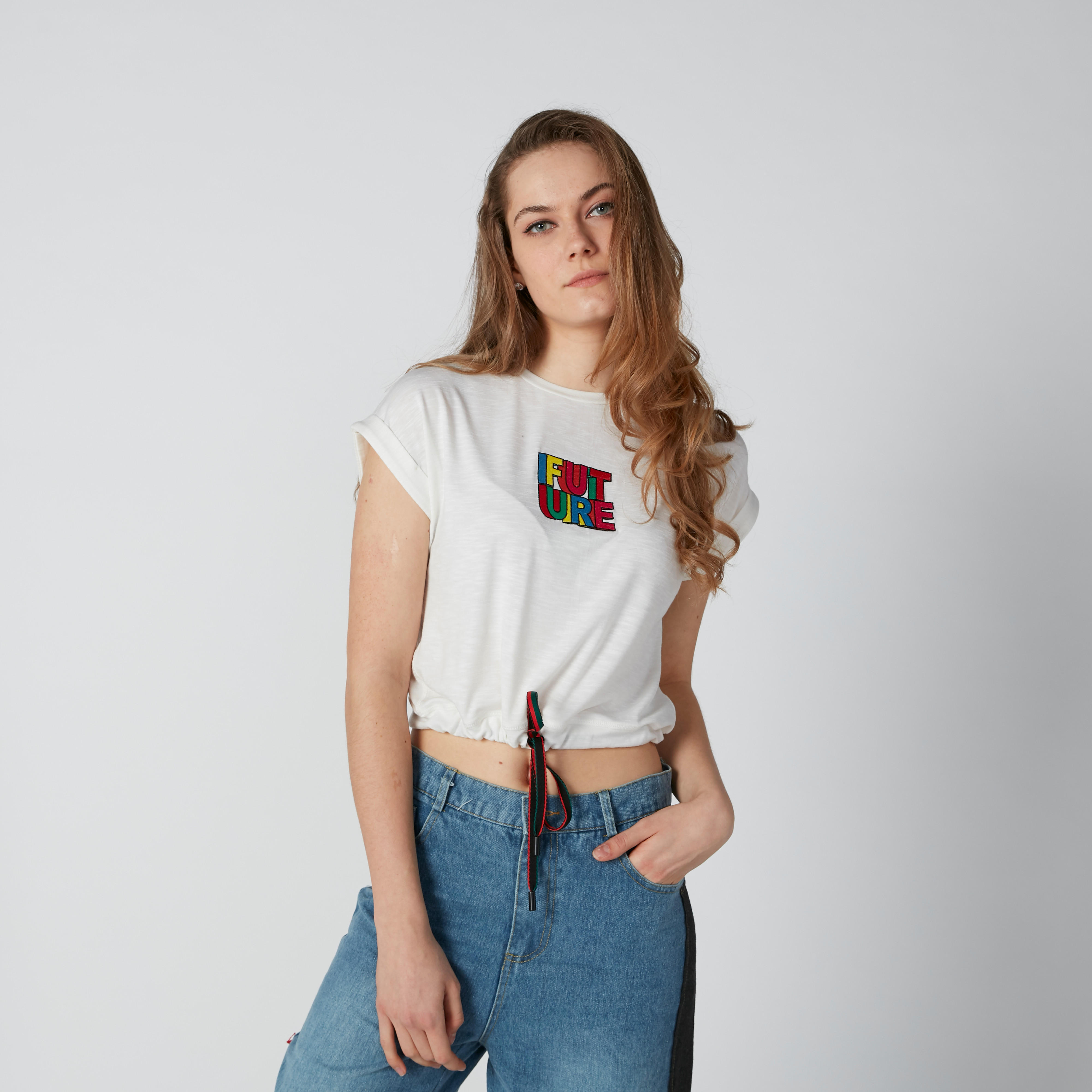بلوزة قصيرة بياقة مستديرة ورباط وطبعات-women-clothing-tshirts-image-2