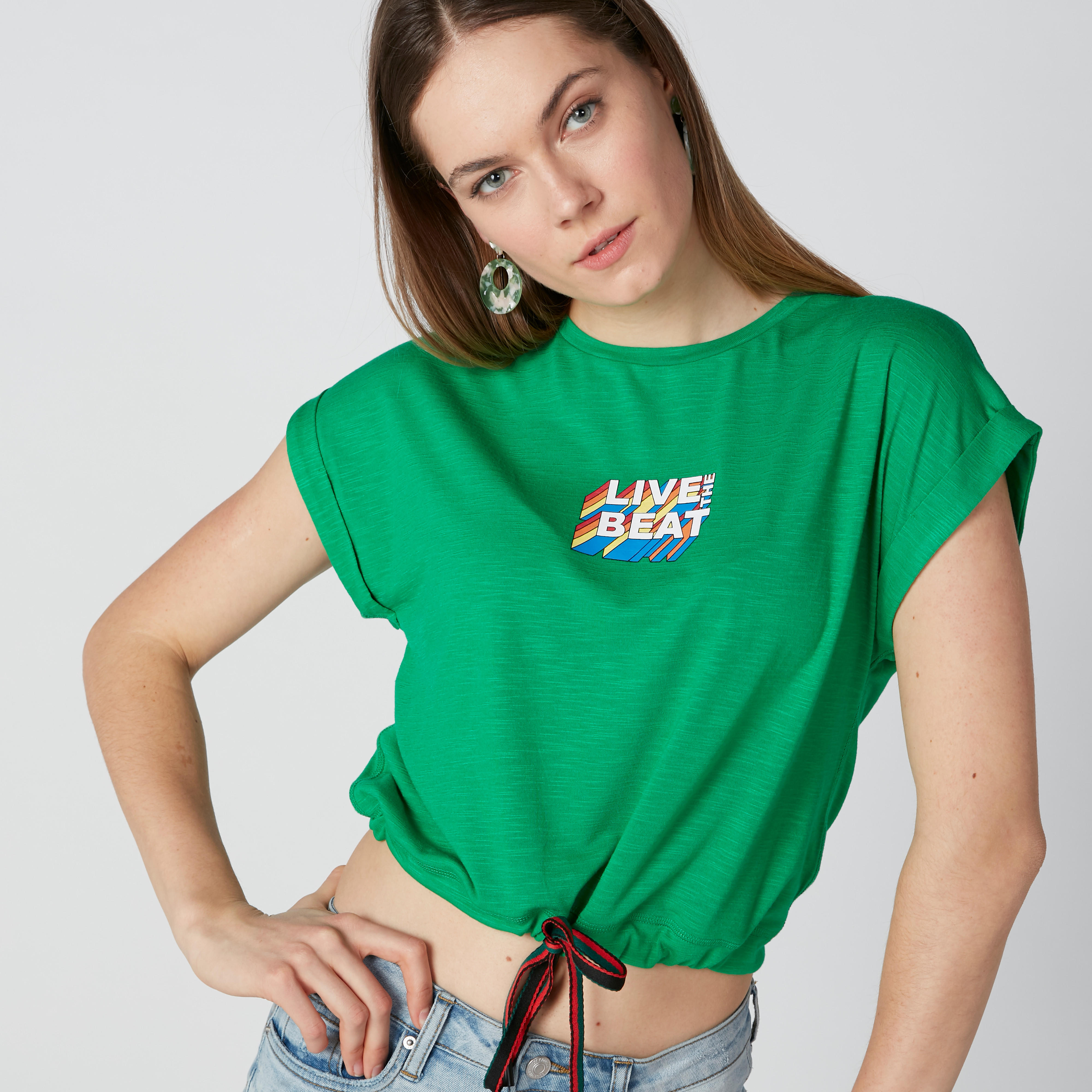 بلوزة قصيرة بياقة ضيّقة ورباط وطبعات-women-clothing-tshirts-image-1