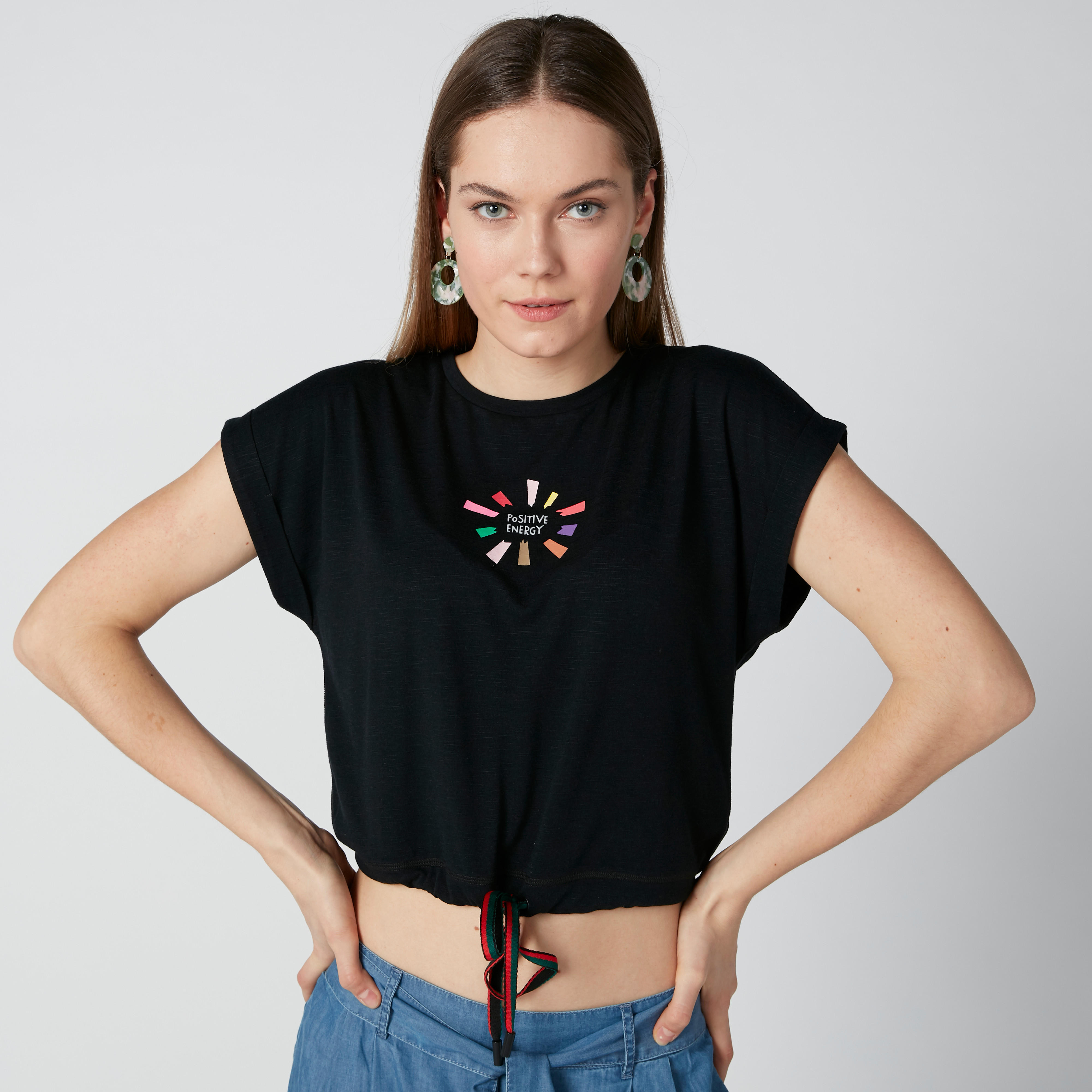 بلوزة قصيرة بأكمام كاب متصلة ورباط وطبعات-women-clothing-tshirts-image-1
