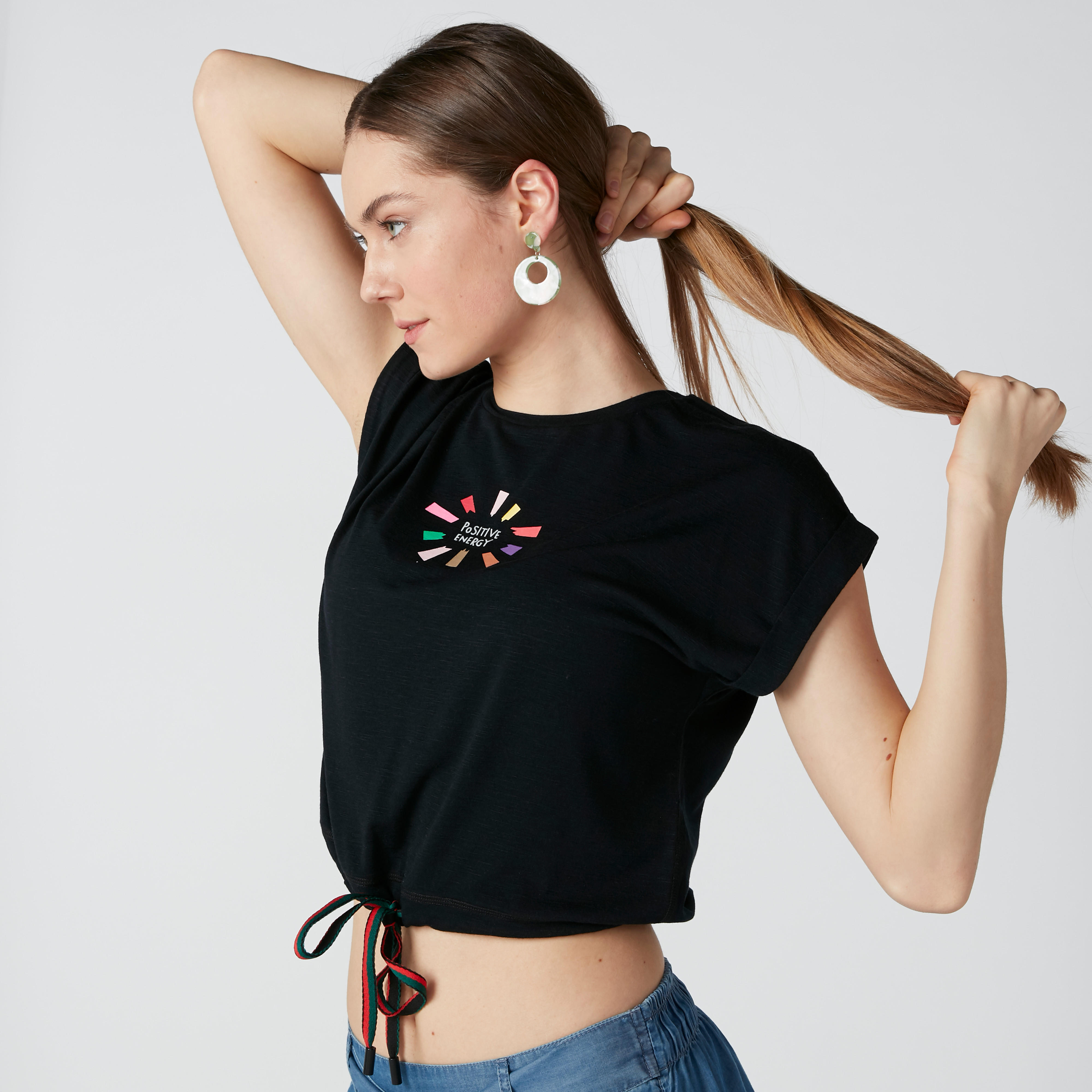 بلوزة قصيرة بأكمام كاب متصلة ورباط وطبعات-women-clothing-tshirts-image-4