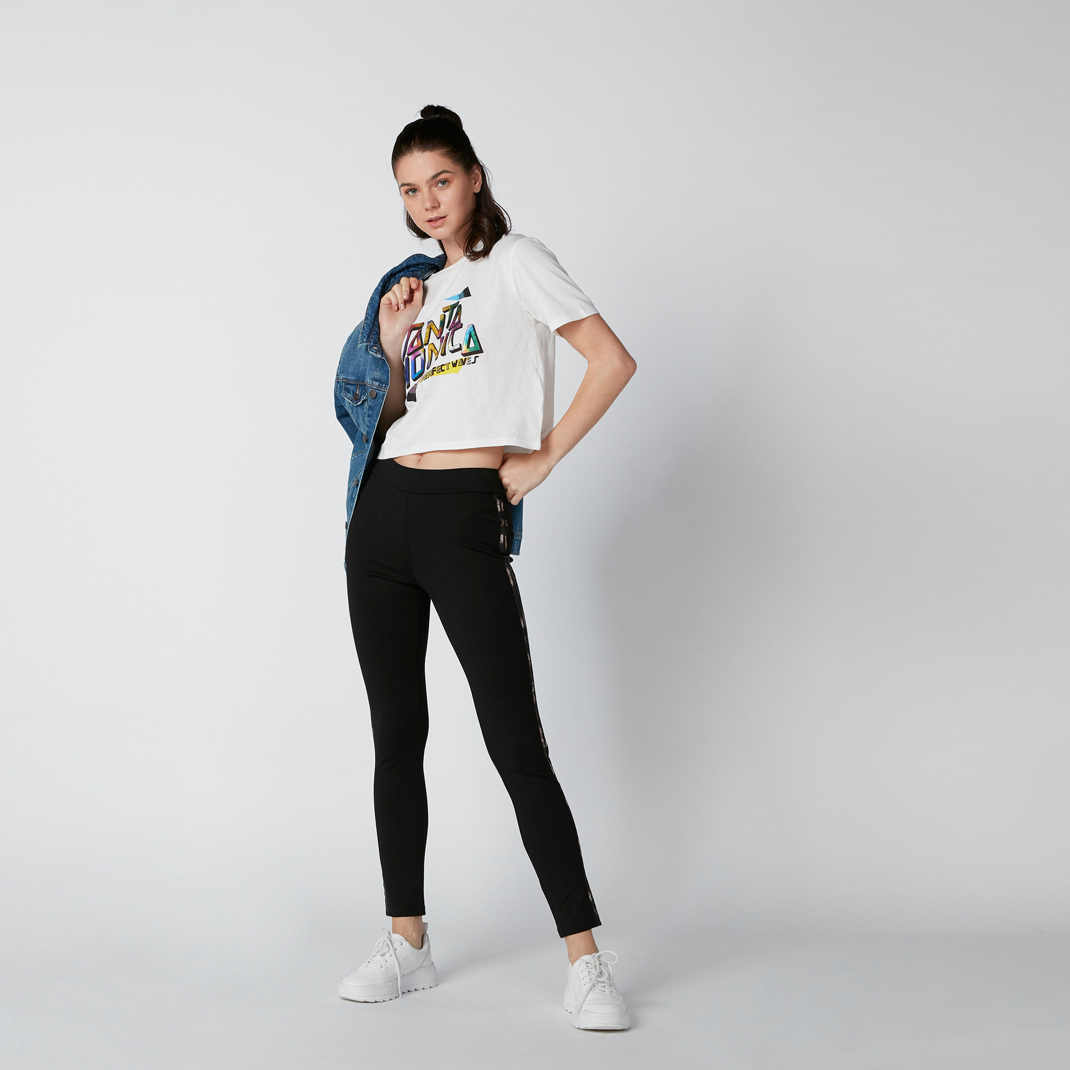 تيشيرت بقصّة واسعة وياقة مستديرة وطبعات-women-clothing-tshirts-image-1