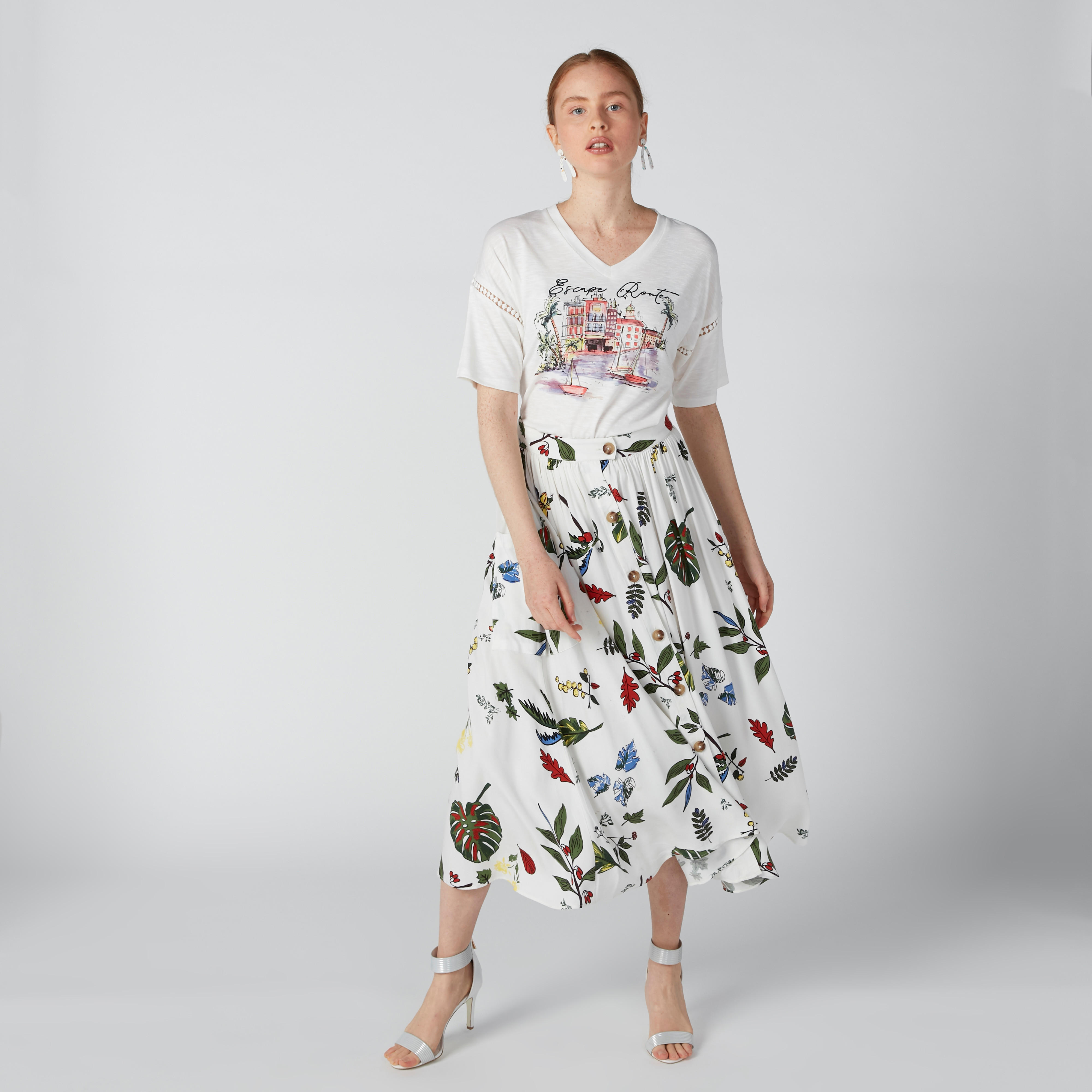 بلوزة قصيرة بياقة V وأكمام متصلة وطبعات-women-clothing-tshirts-image-2