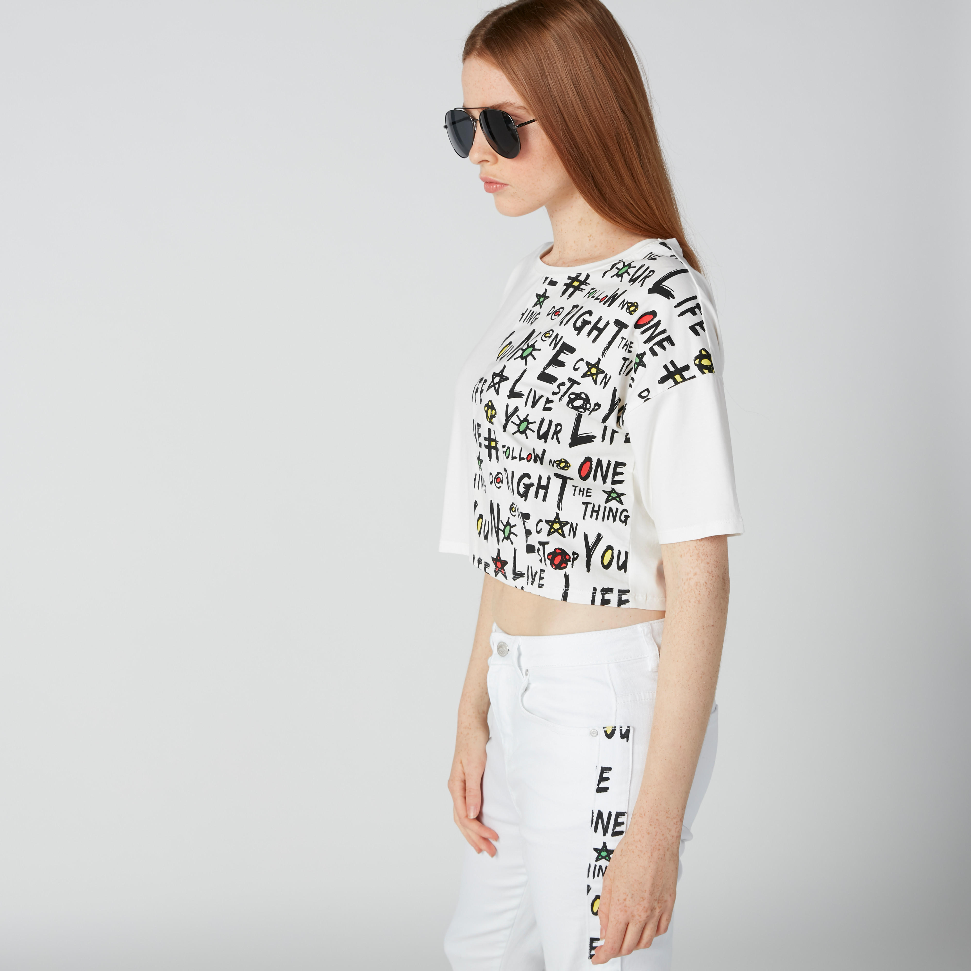 بلوزة قصيرة بأكمام قصيرة وتصماميم مغايرة وطبعات-women-clothing-tshirts-image-3