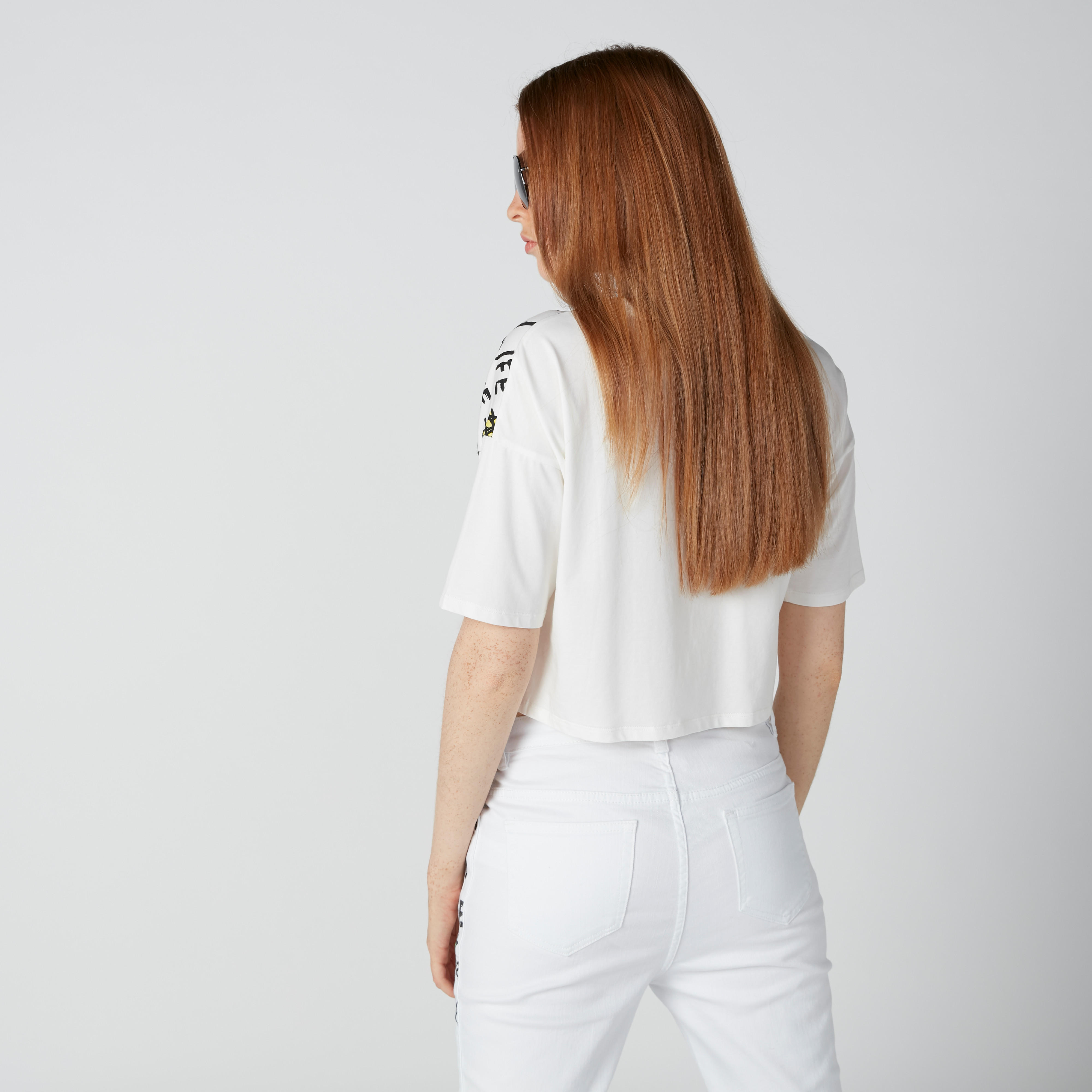بلوزة قصيرة بأكمام قصيرة وتصماميم مغايرة وطبعات-women-clothing-tshirts-image-4