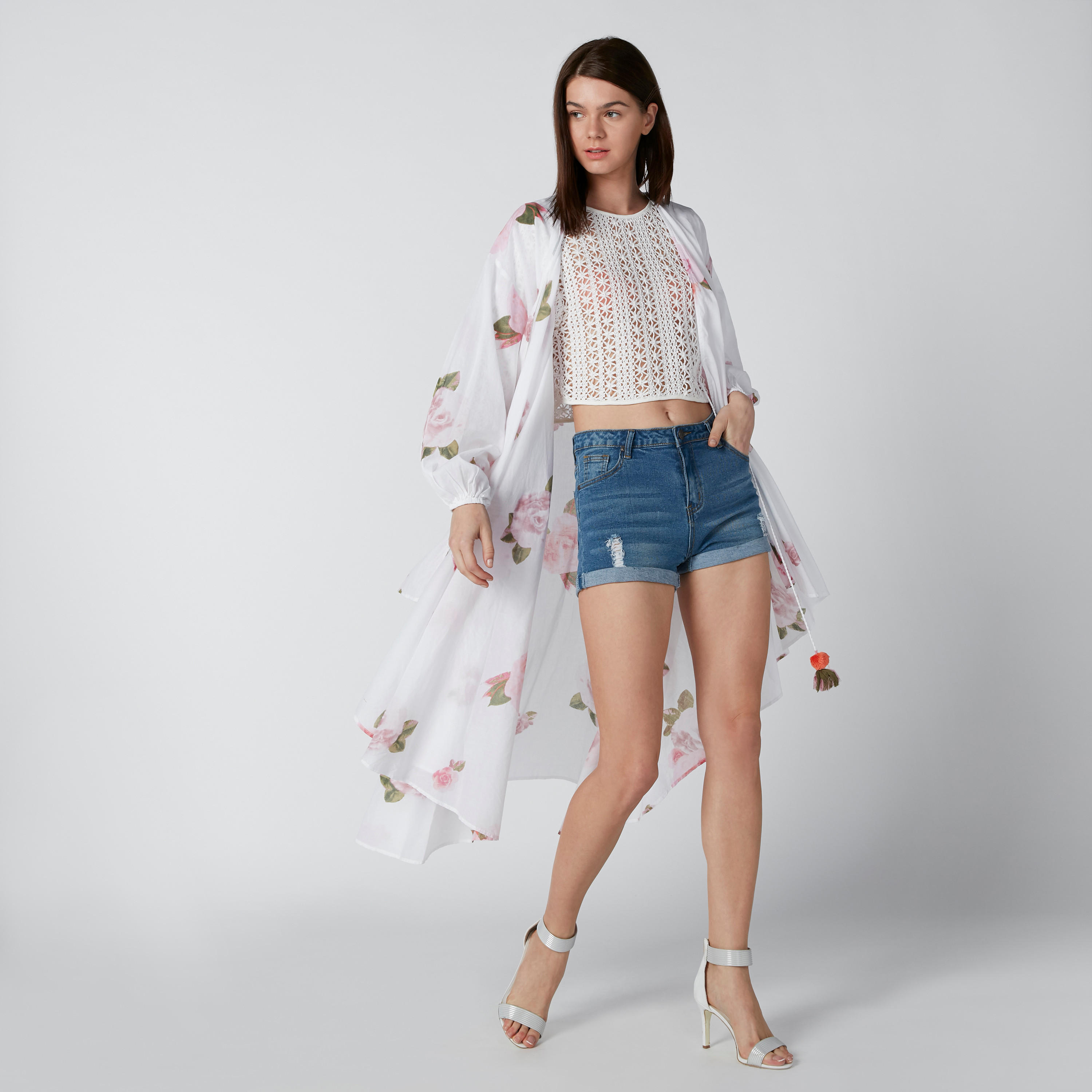 شورت مظلّع بخصر متوسط الارتفاع وجيوب وحلقات للحزام-women-clothing-bottoms-shorts-image-1
