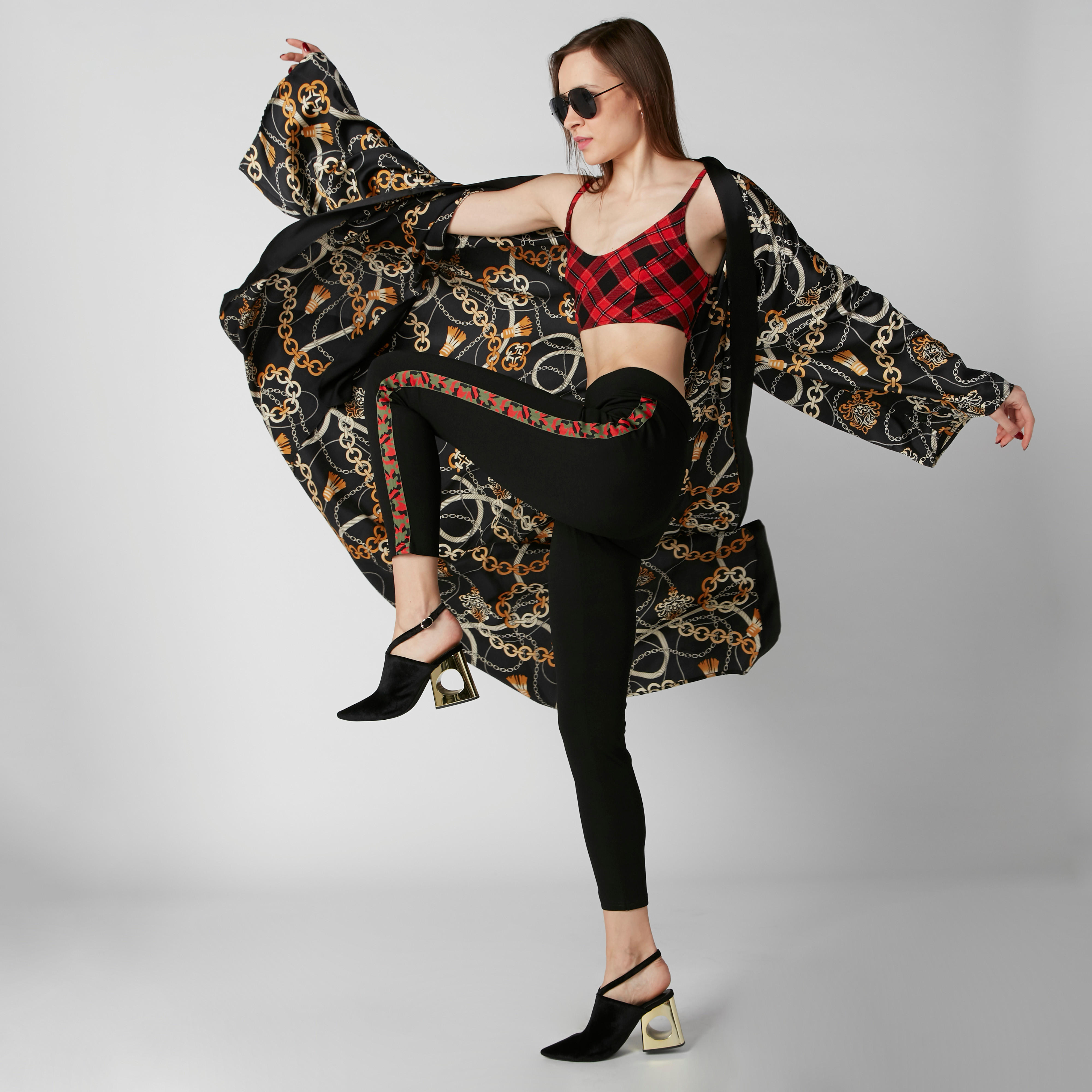 بنطال ليقنز بقصّة واسعة وخصر مرتفع وشريطة جانبية وطبعات-women-clothing-bottoms-leggings-image-1