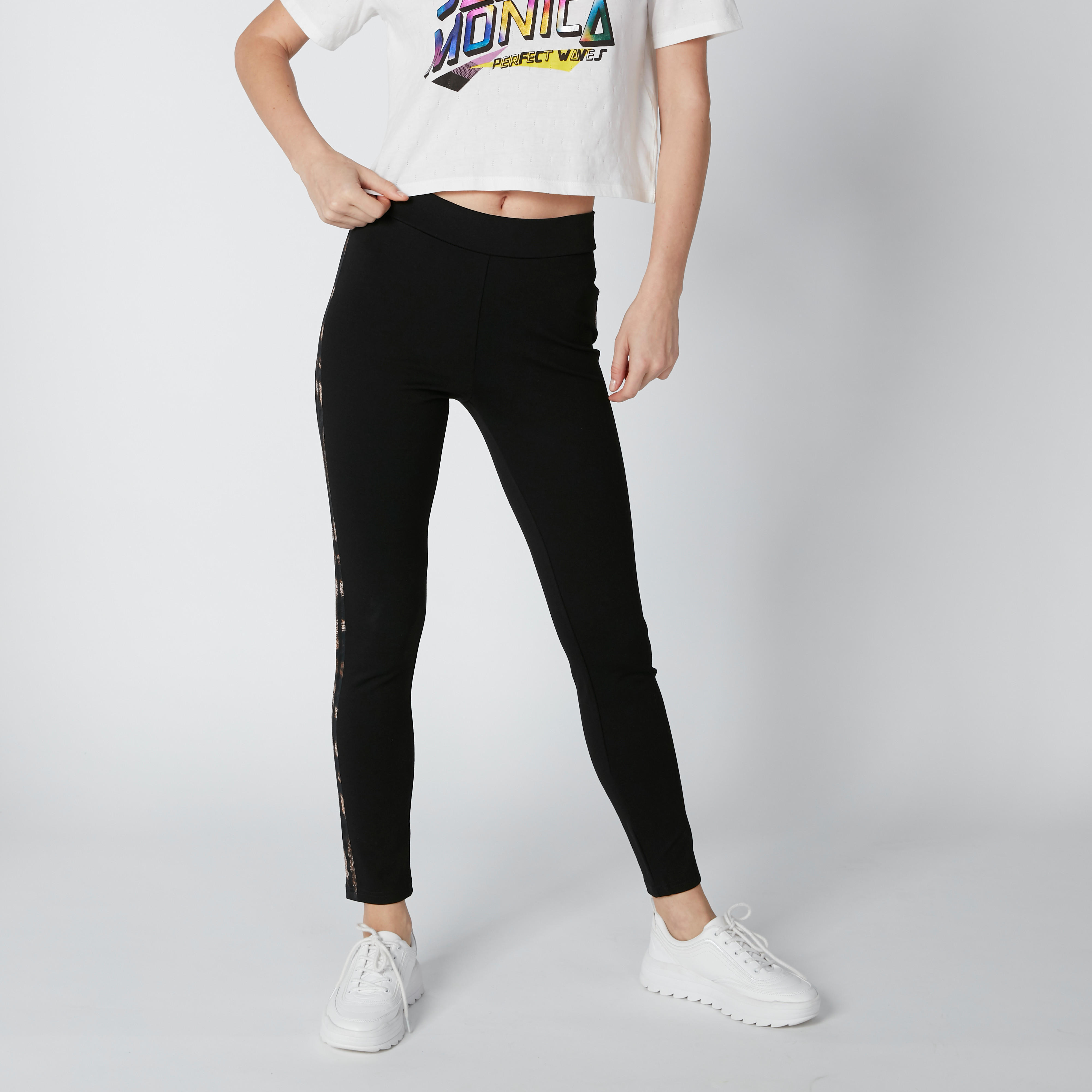 بنطال ليقنز بقصّة واسعة وشريطة-women-clothing-bottoms-leggings-image-2