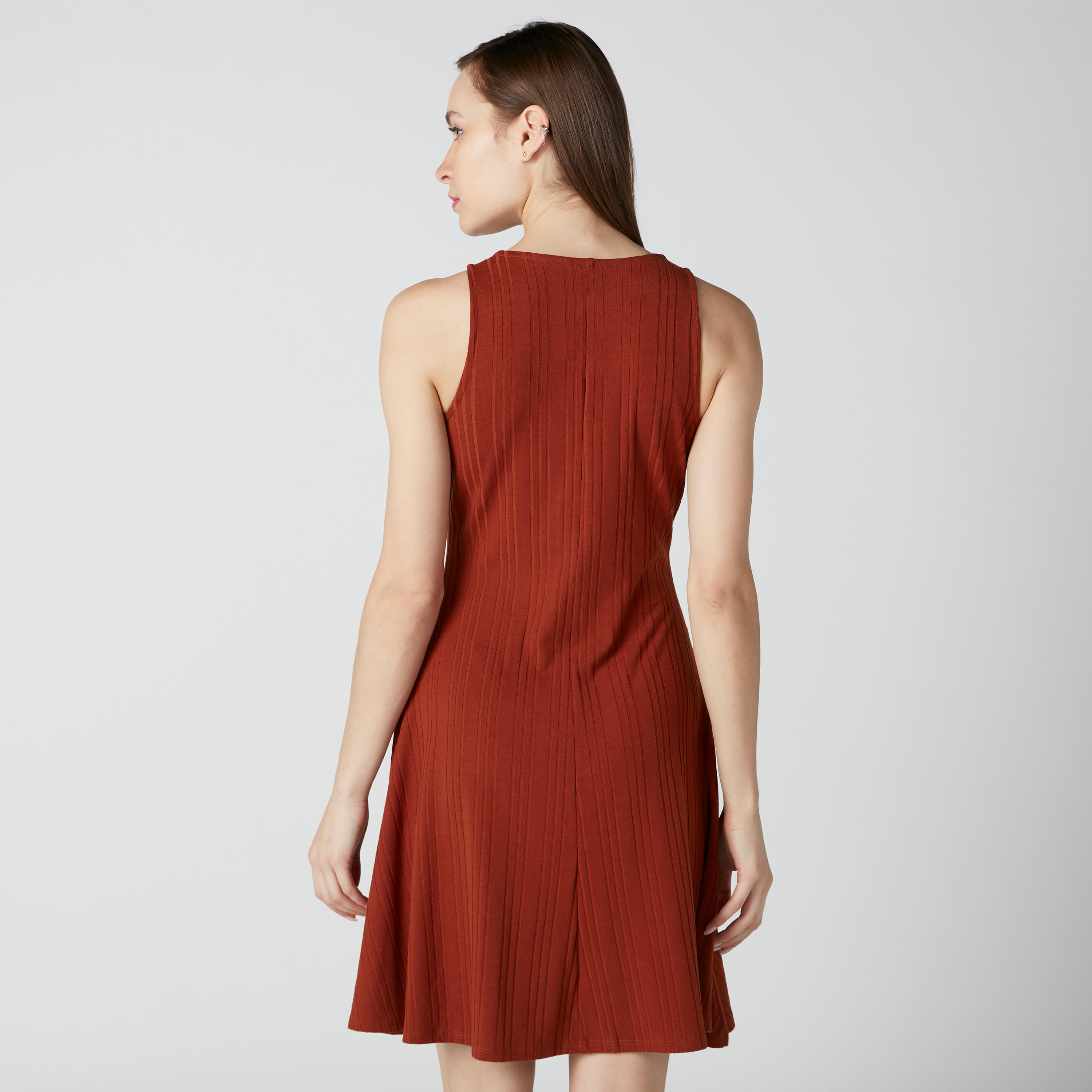 فستان سوينج مضلّع متوسط الطول دون أكمام-women-clothing-dresses-image-2