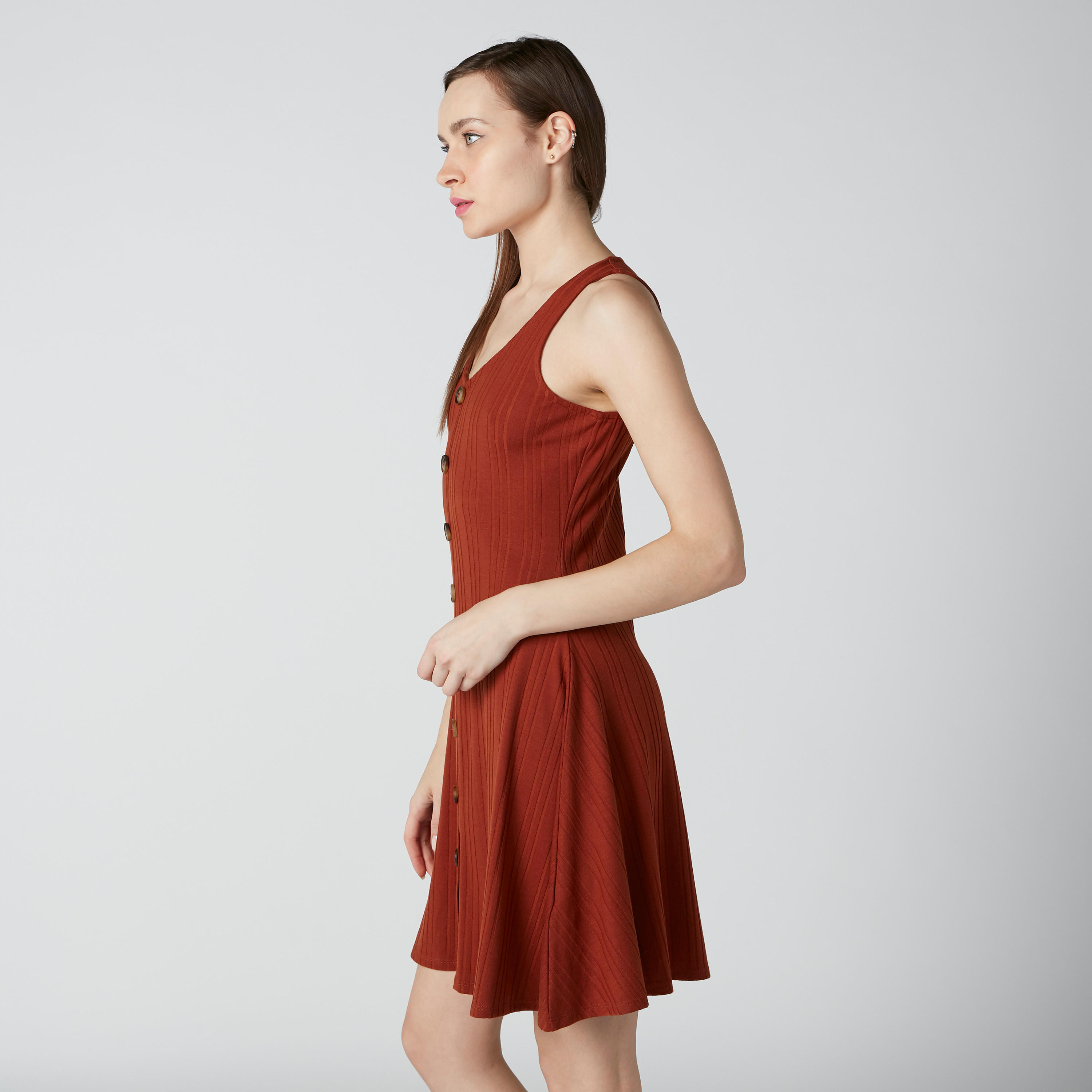 فستان سوينج مضلّع متوسط الطول دون أكمام-women-clothing-dresses-image-4