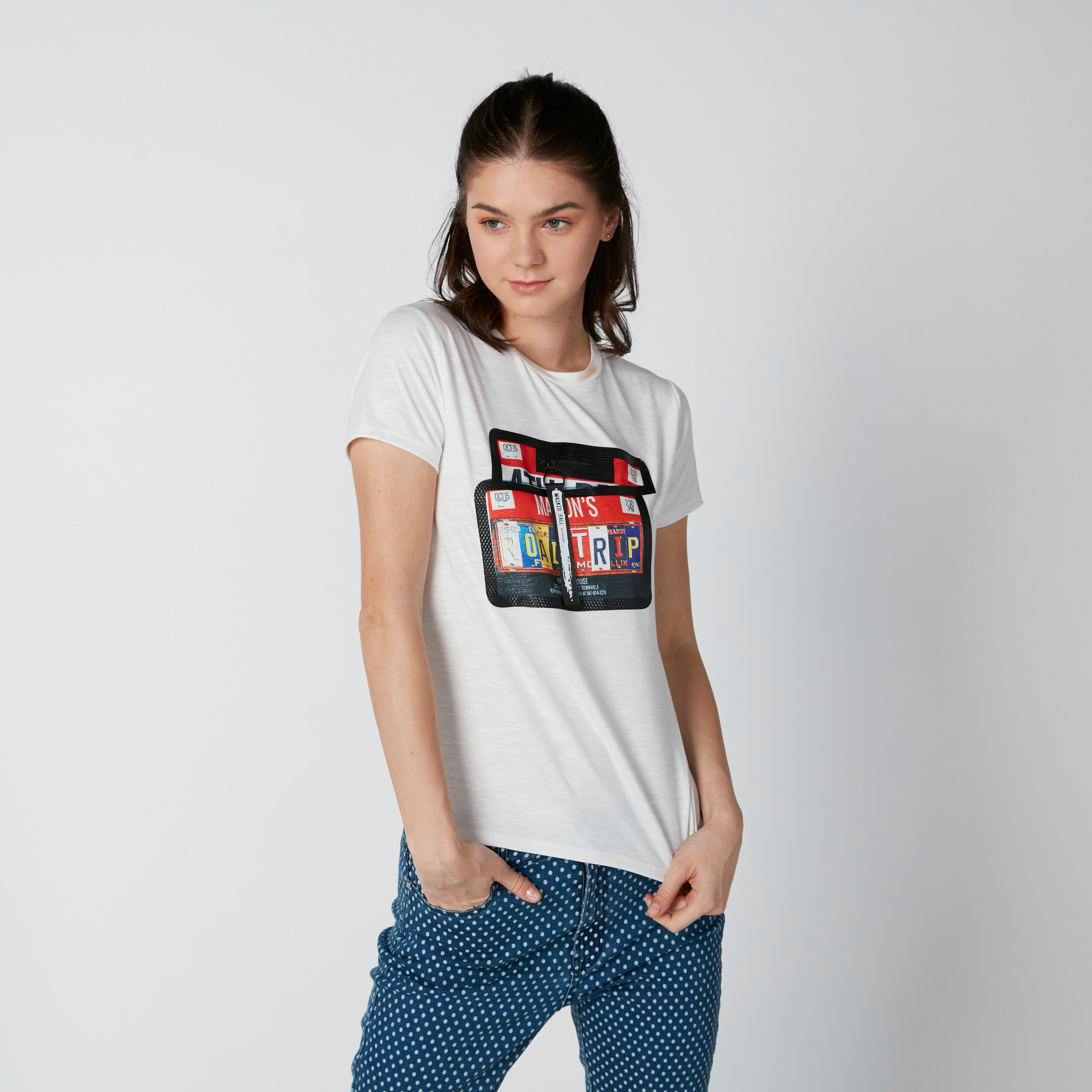 تيشيرت بياقة ضيّقة وأكمام قصيرة وطبعات-women-clothing-tshirts-image-2
