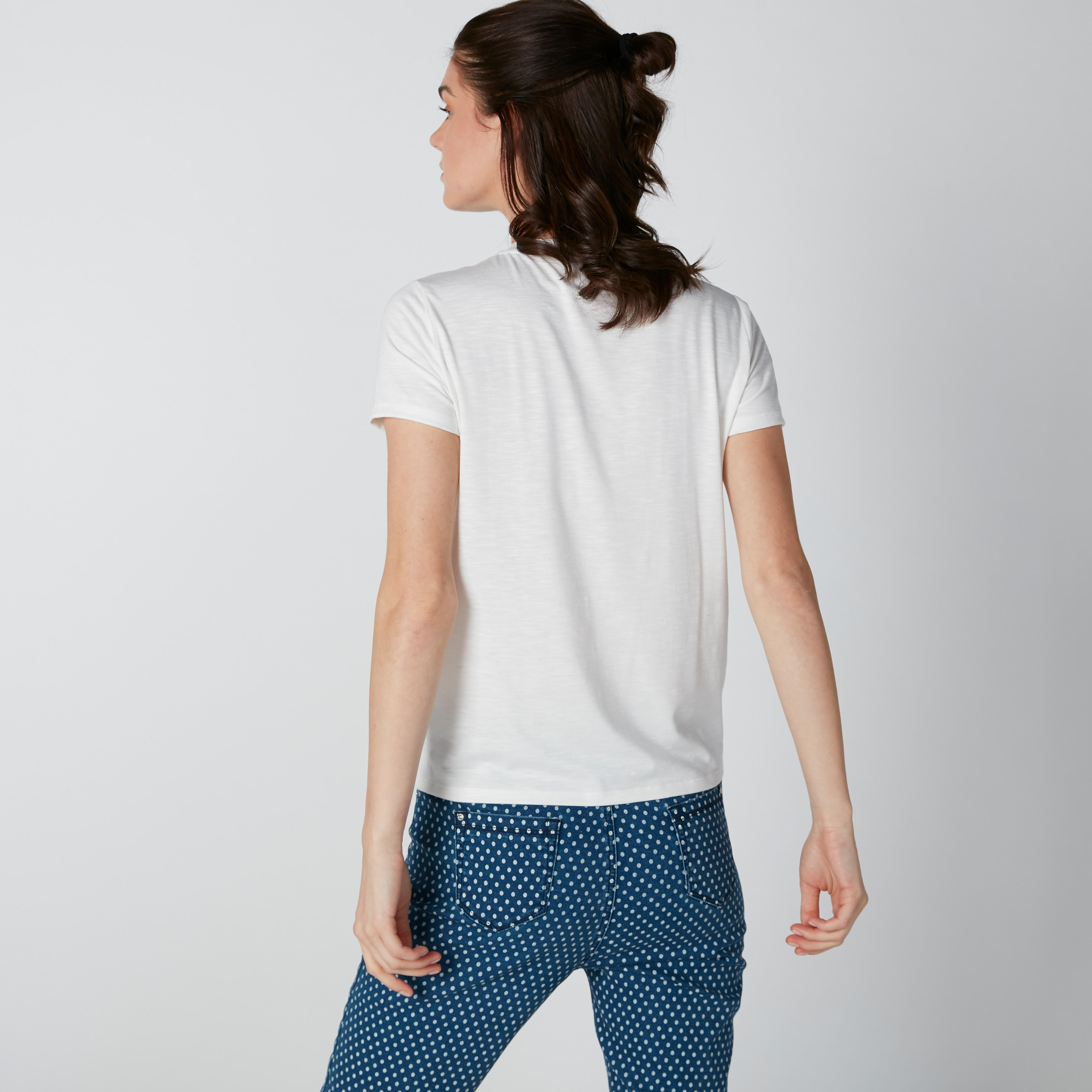 تيشيرت بياقة ضيّقة وأكمام قصيرة وطبعات-women-clothing-tshirts-image-4