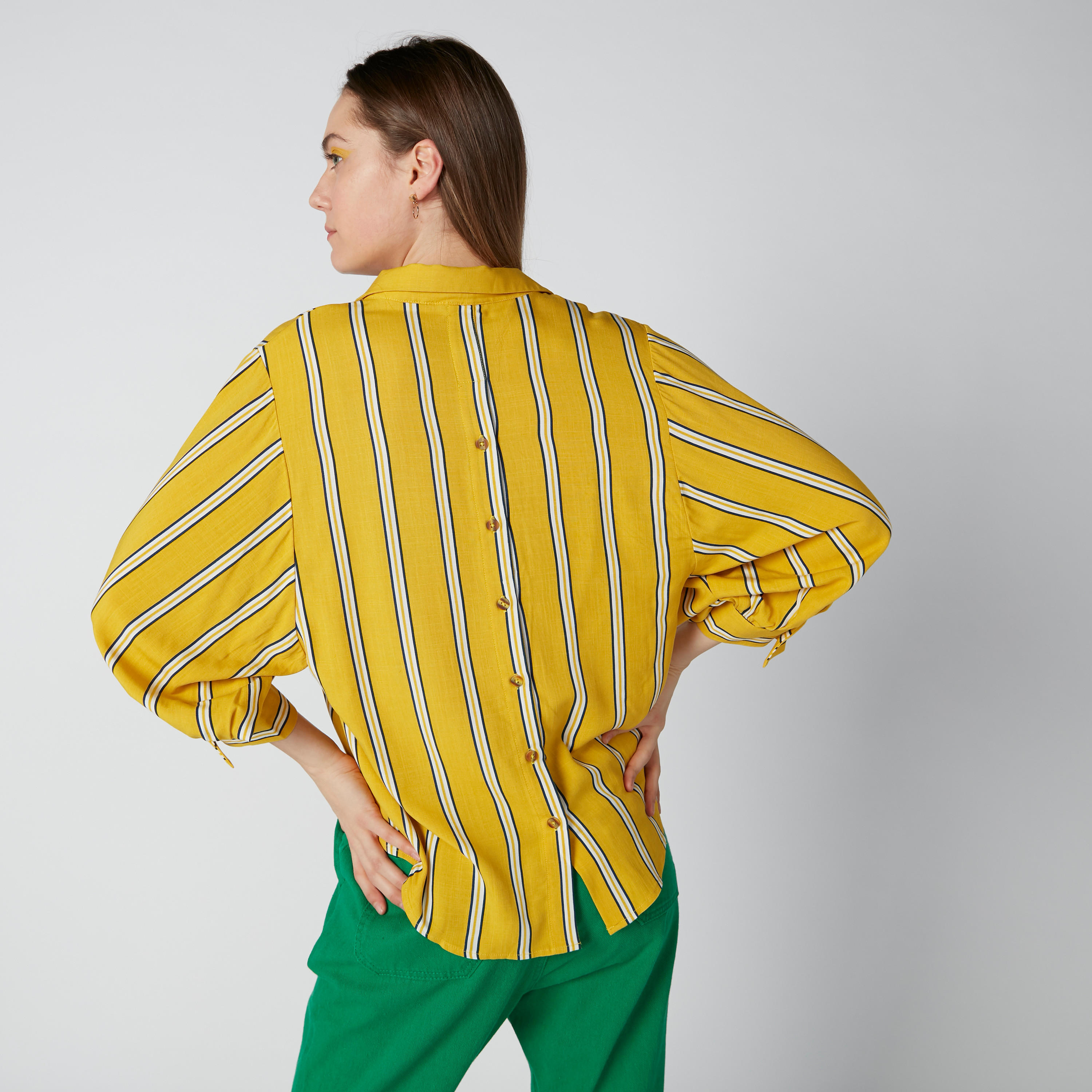 بلوزة مقلّمة بياقة عاديّة وأزرار-women-clothing-shirtsandblouses-blouses-image-4