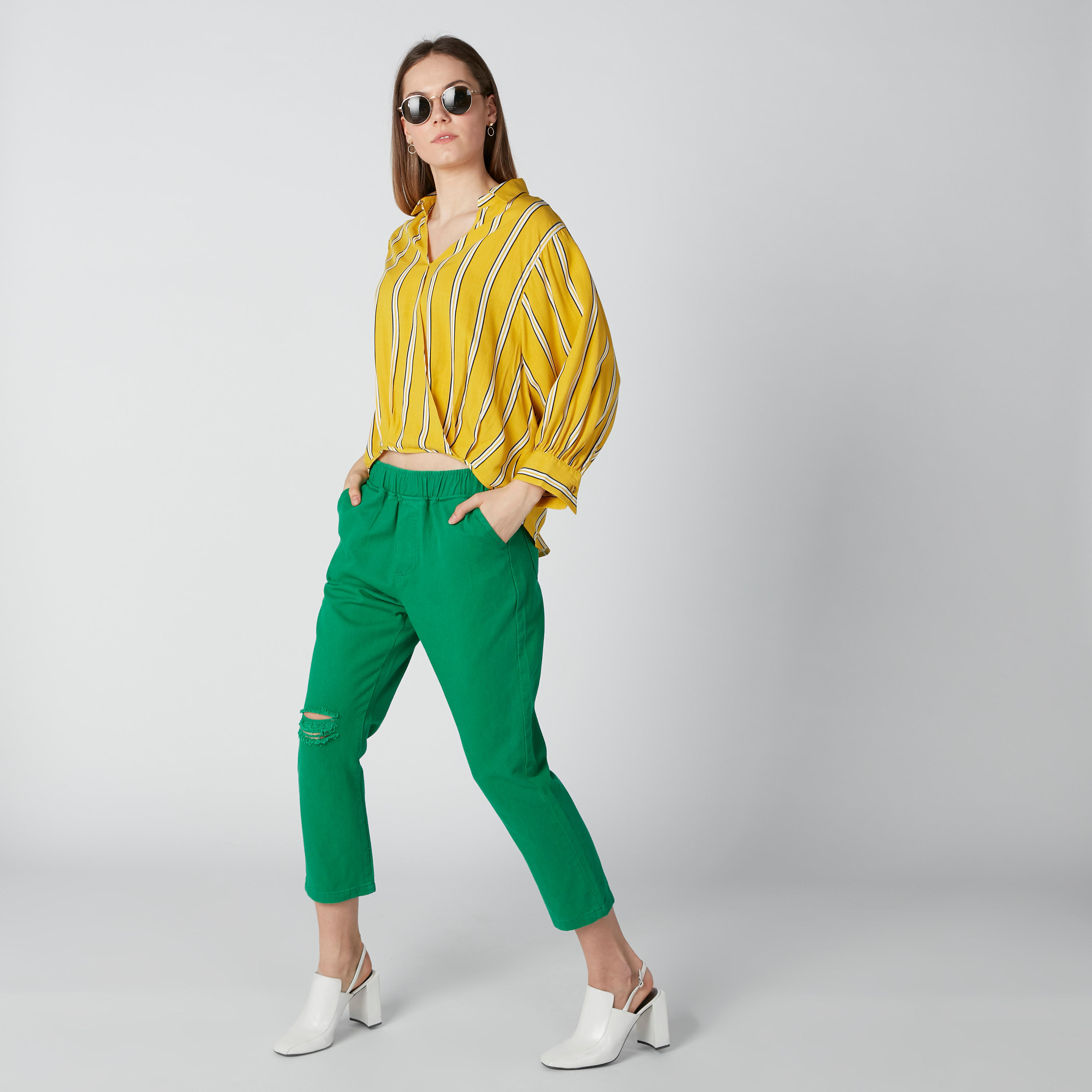 بلوزة مقلّمة بياقة عاديّة وأزرار-women-clothing-shirtsandblouses-blouses-image-3