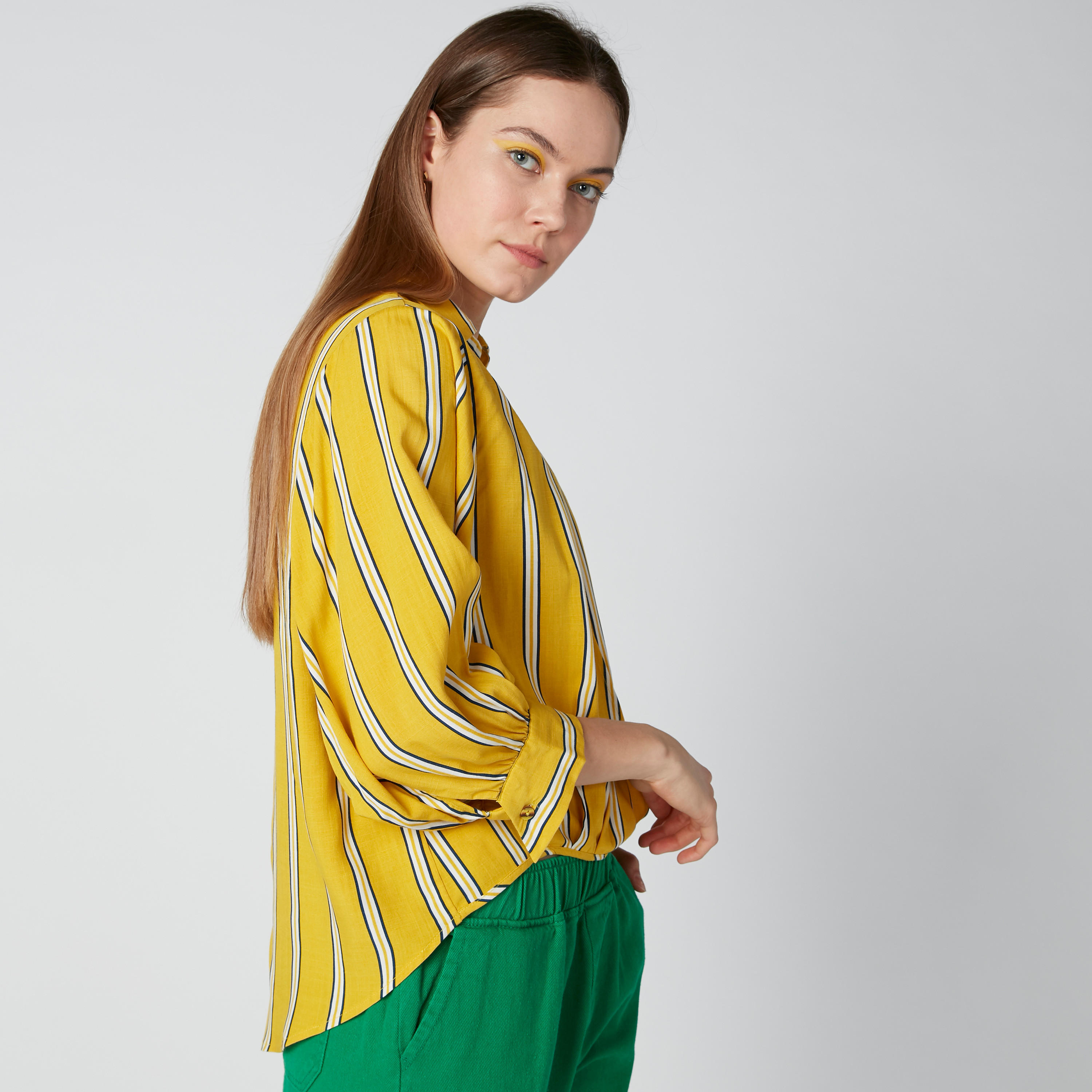 بلوزة مقلّمة بياقة عاديّة وأزرار-women-clothing-shirtsandblouses-blouses-image-2