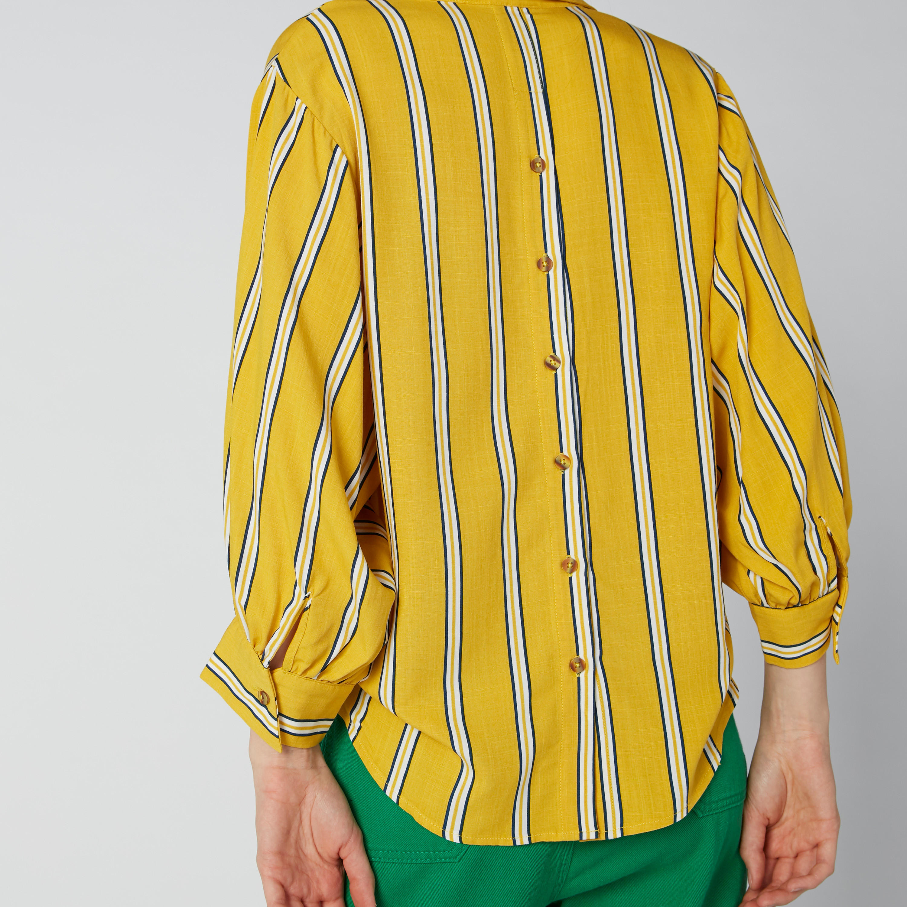 بلوزة مقلّمة بياقة عاديّة وأزرار-women-clothing-shirtsandblouses-blouses-image-1