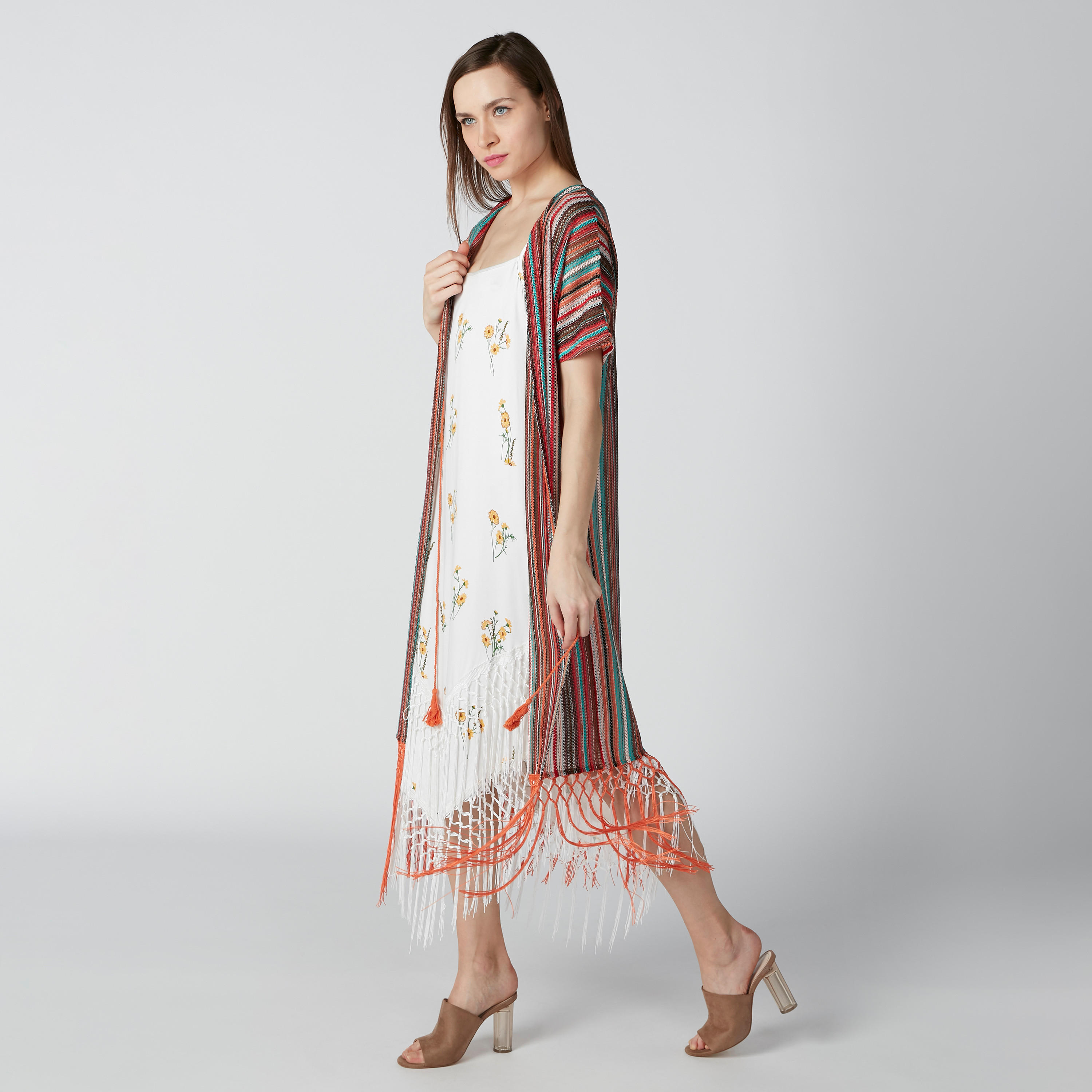 فستان متوسط الطول بحمّالات رفيعة وشرّابات وطبعات أزهار-women-clothing-dresses-image-1