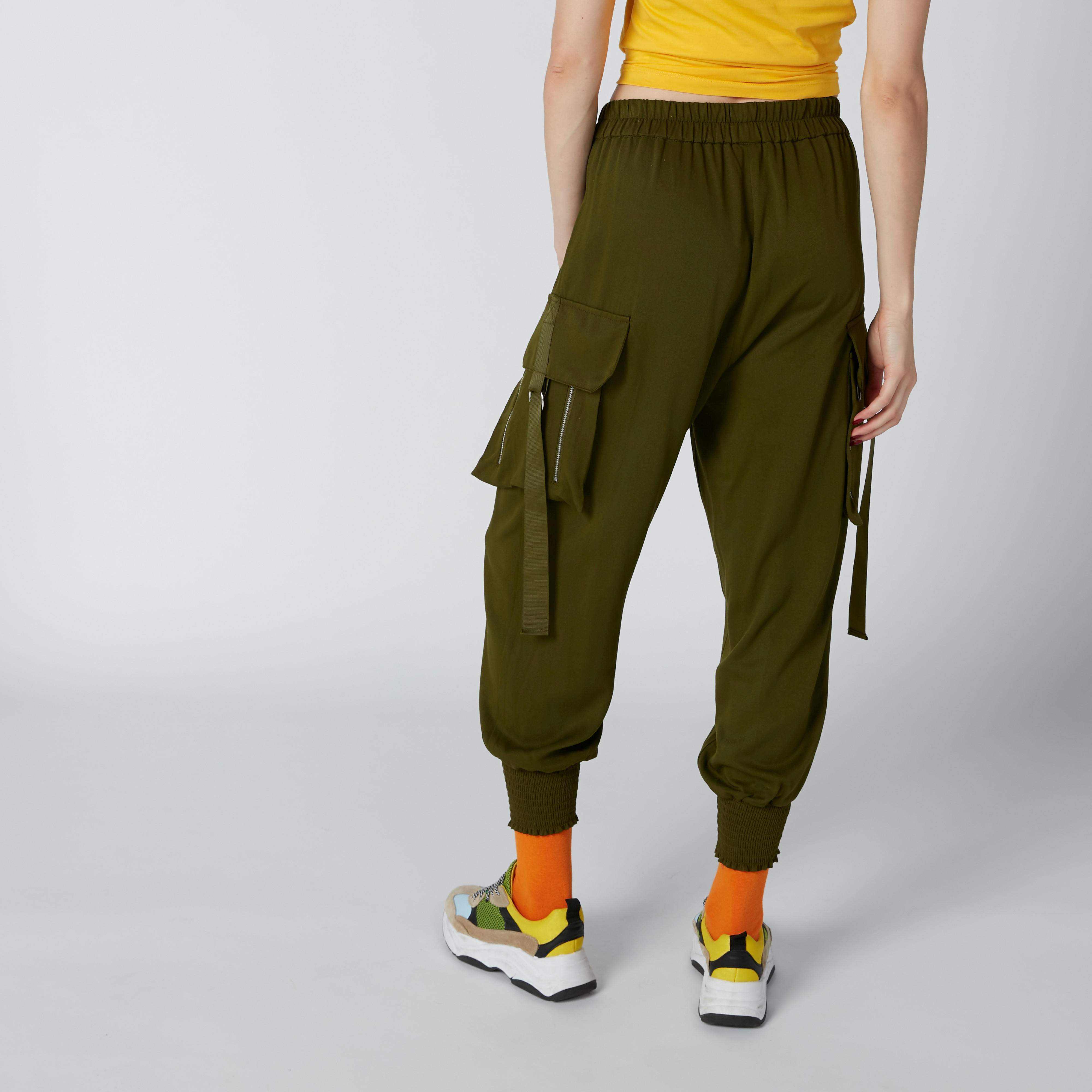 بنطال رياضي بخصر مطّاطي وجيوب-women-clothing-bottoms-joggers-image-2
