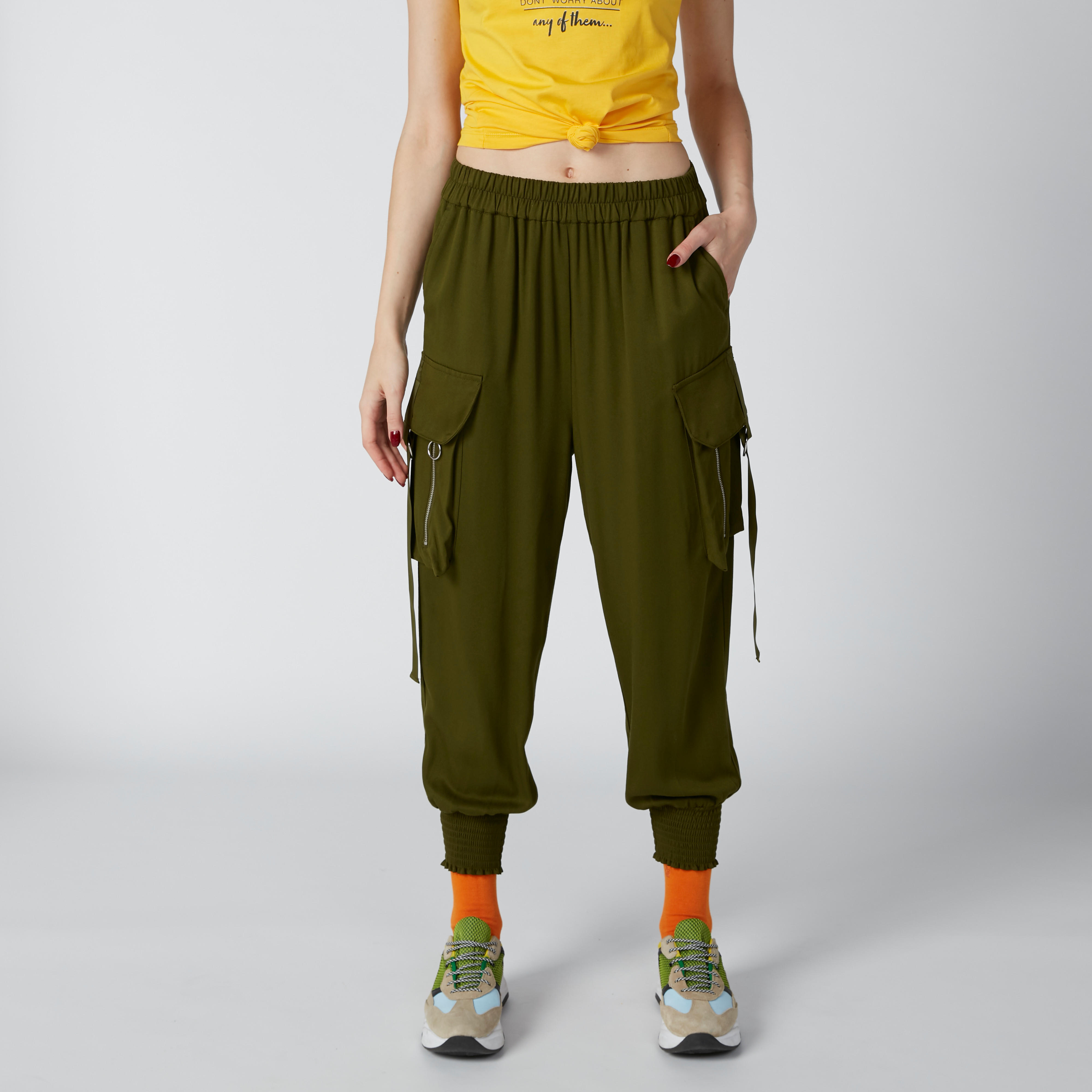 بنطال رياضي بخصر مطّاطي وجيوب-women-clothing-bottoms-joggers-image-4