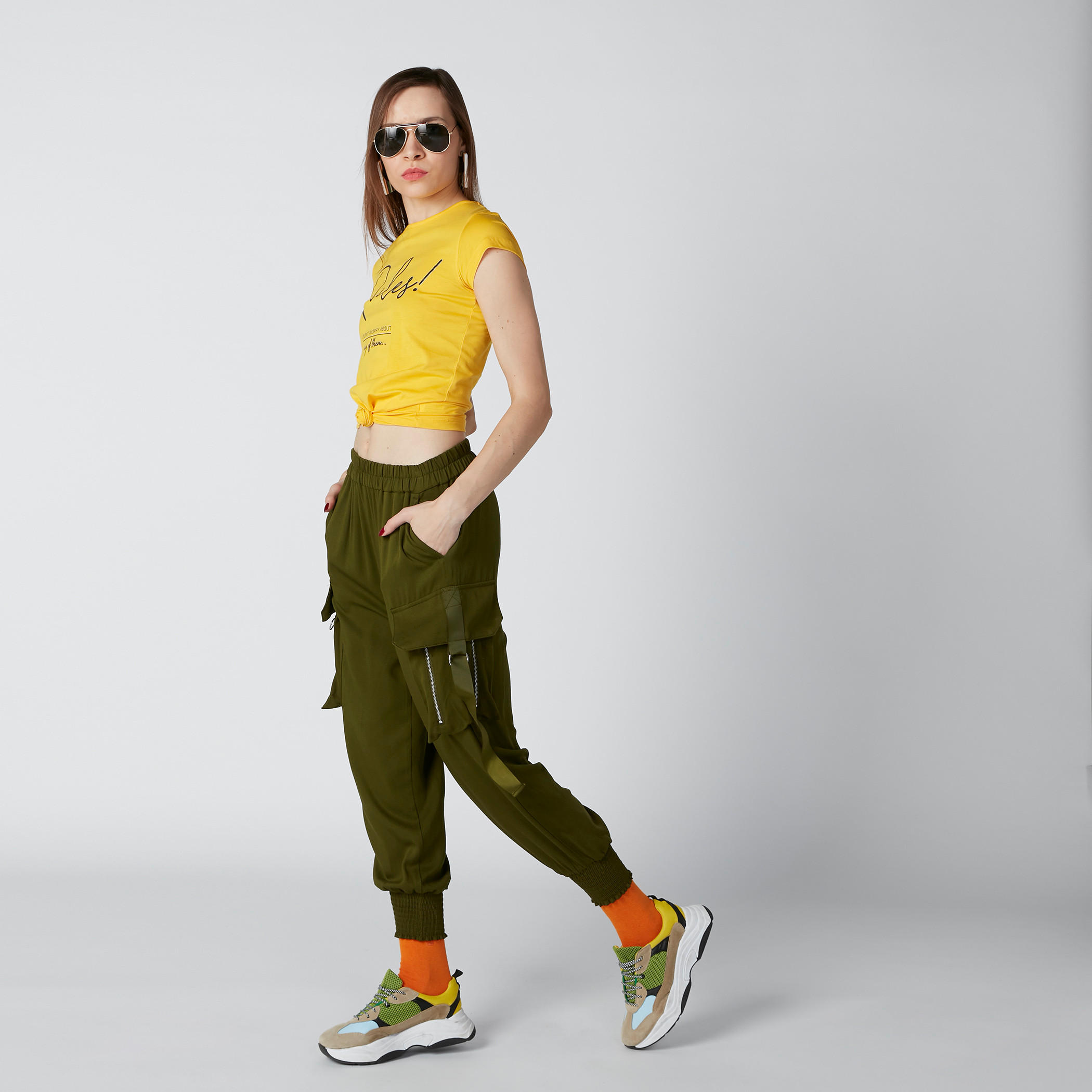 بنطال رياضي بخصر مطّاطي وجيوب-women-clothing-bottoms-joggers-image-1