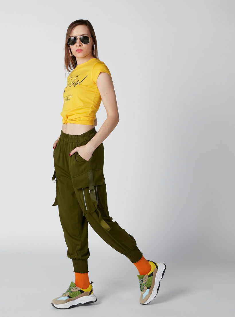 بنطال رياضي بخصر مطّاطي وجيوب-women-clothing-bottoms-joggers-image-1