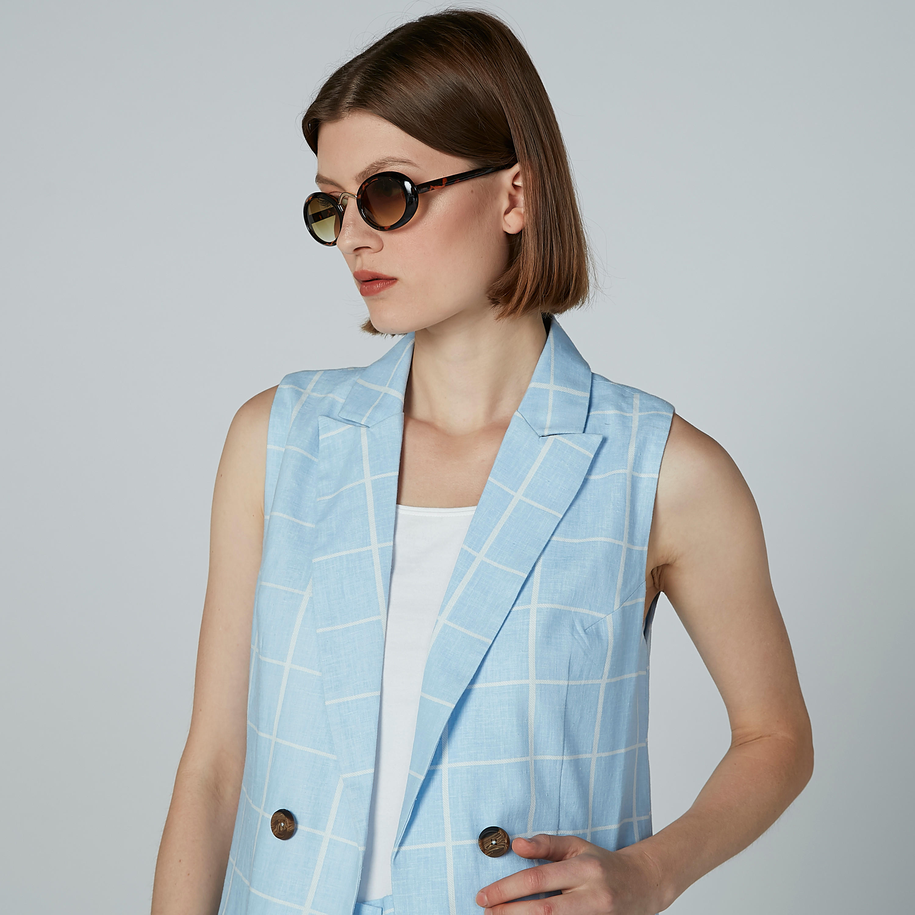 معطف كاروهات طويل دون أكمام بجيوب-women-clothing-coatsandjackets-coats-image-2