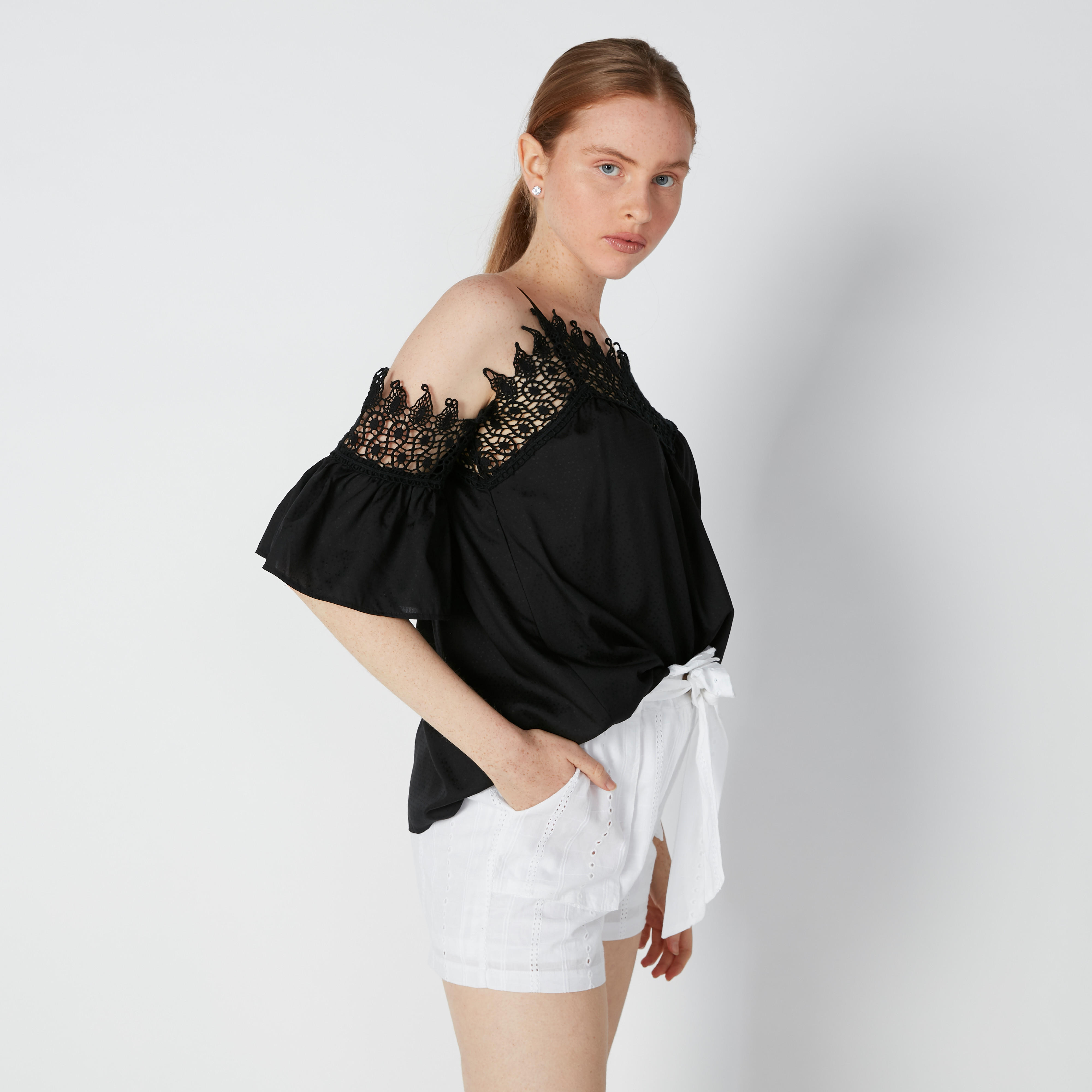 توب بأكتاف مكشوفة وياقة V وتفاصيل دانتيل-women-clothing-shirtsandblouses-blouses-image-14