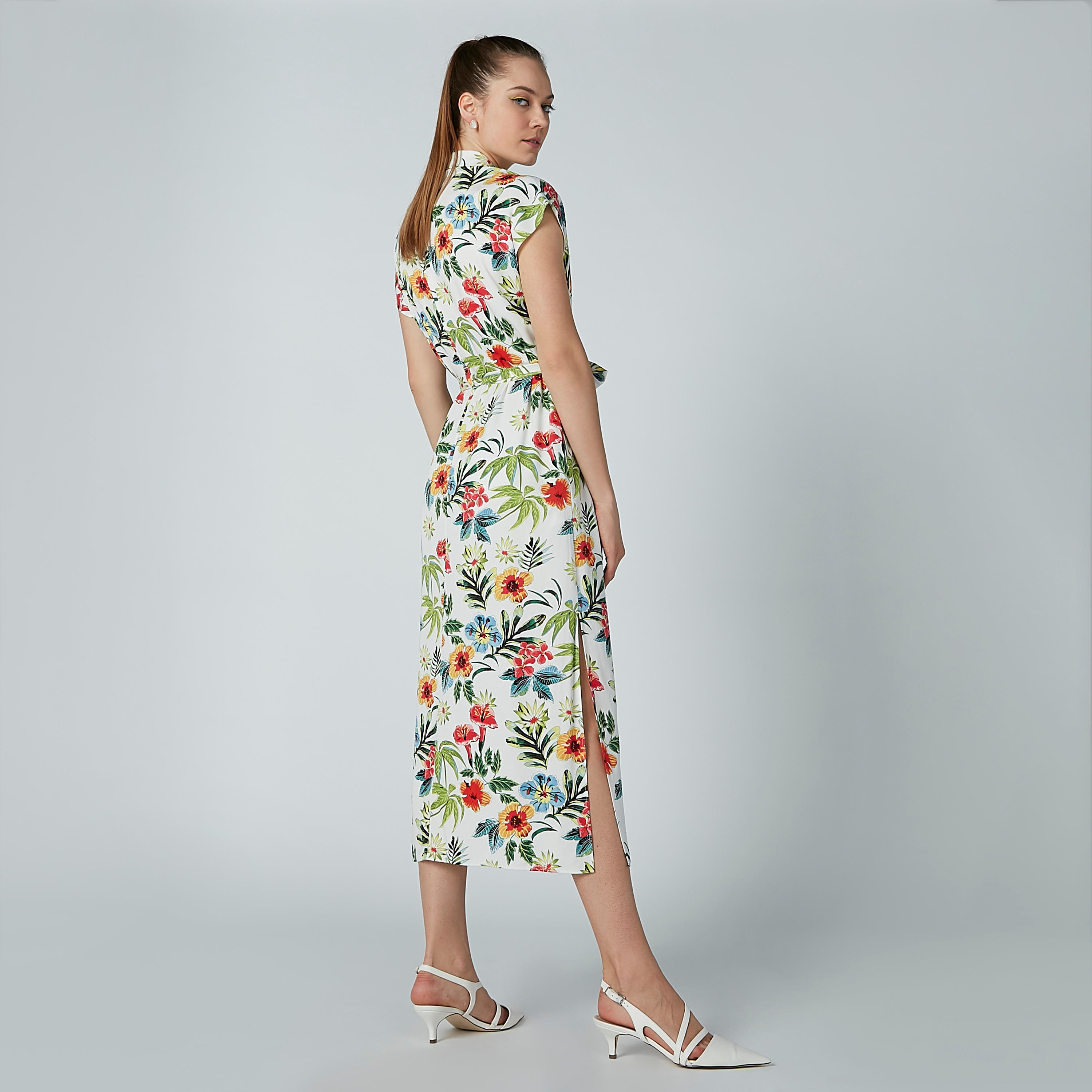 فستان قميص متوسط الطول برباط وطبعات زهرية-women-clothing-dresses-image-1