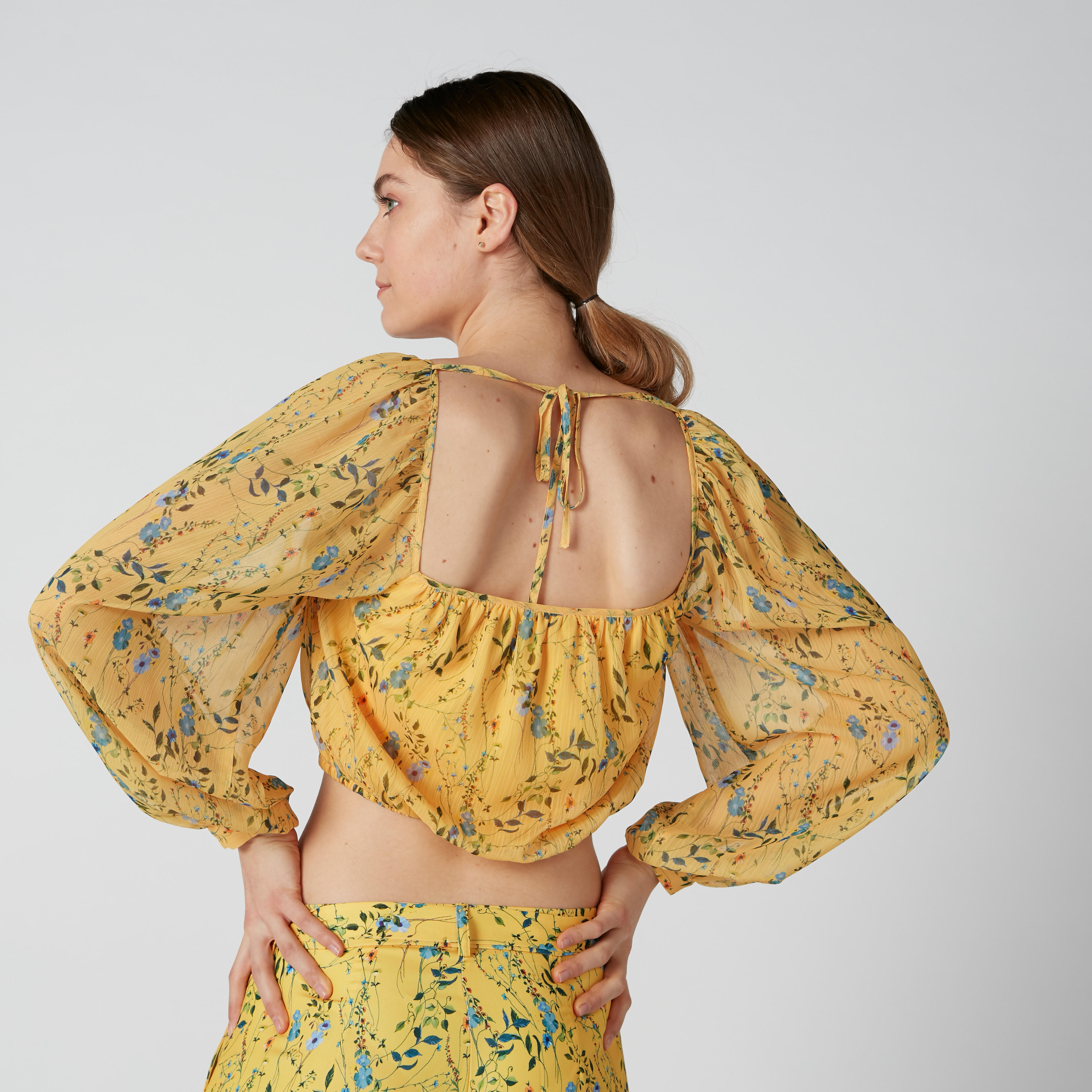 بلوزة قصيرة بأكمام طويلة وأربطة وطبعات زهرية-women-clothing-shirtsandblouses-blouses-image-2