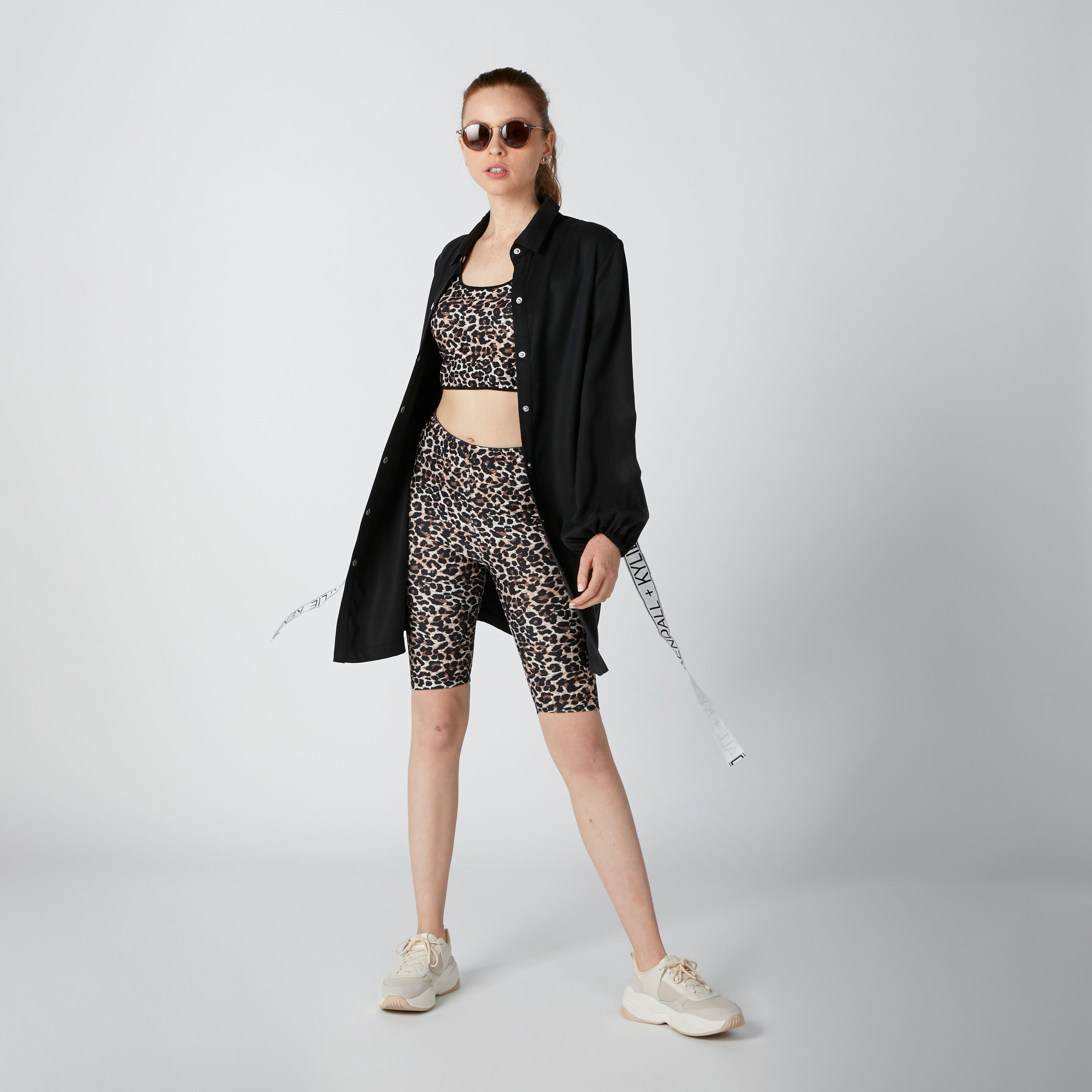 بلوزة قصيرة بياقة عميقة ودرزات وطبعات-women-clothing-shirtsandblouses-blouses-image-3