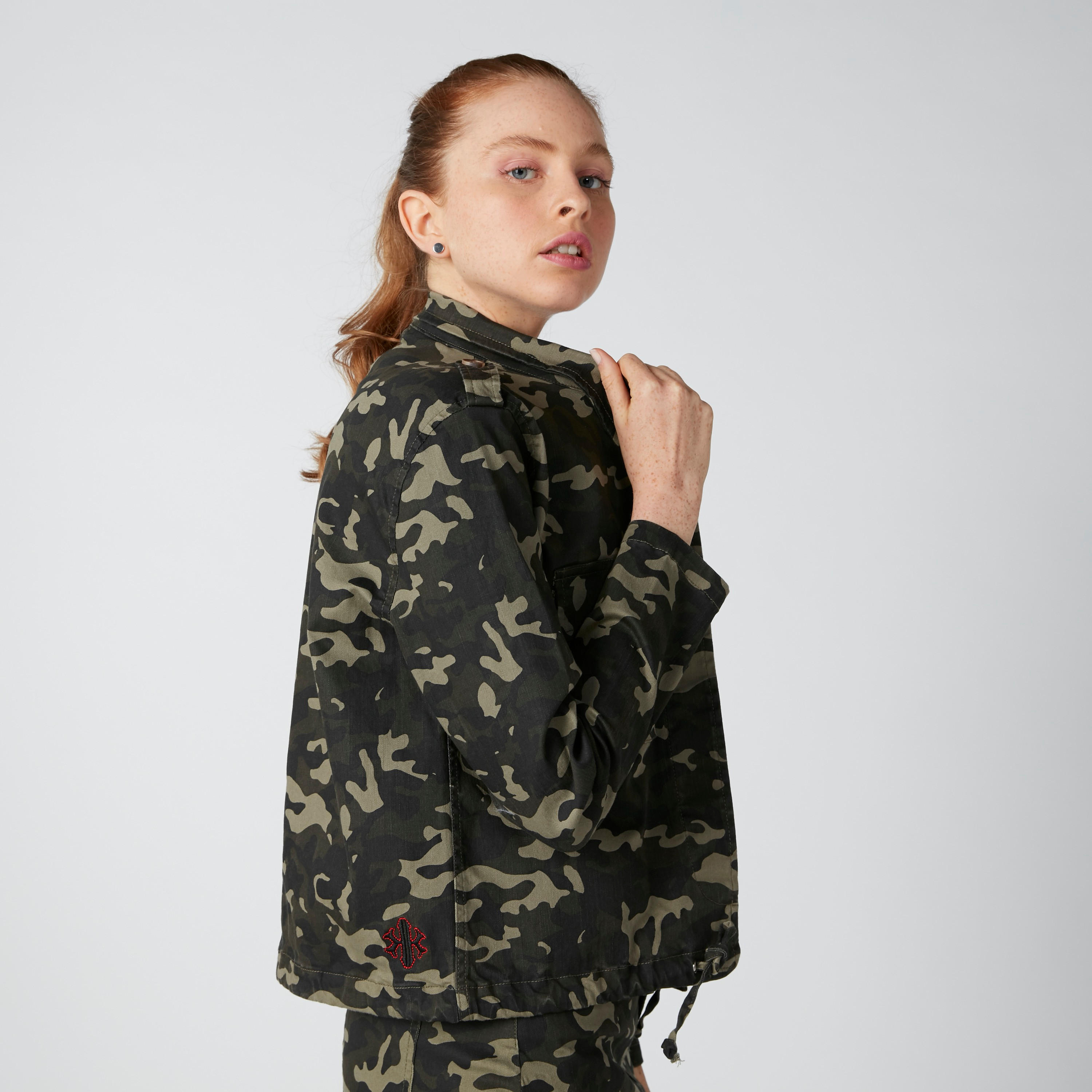 جاكيت بايكر بأكمام طويلة وجيوب وطبعات-women-winterwear-coatsandjackets-jackets-image-1