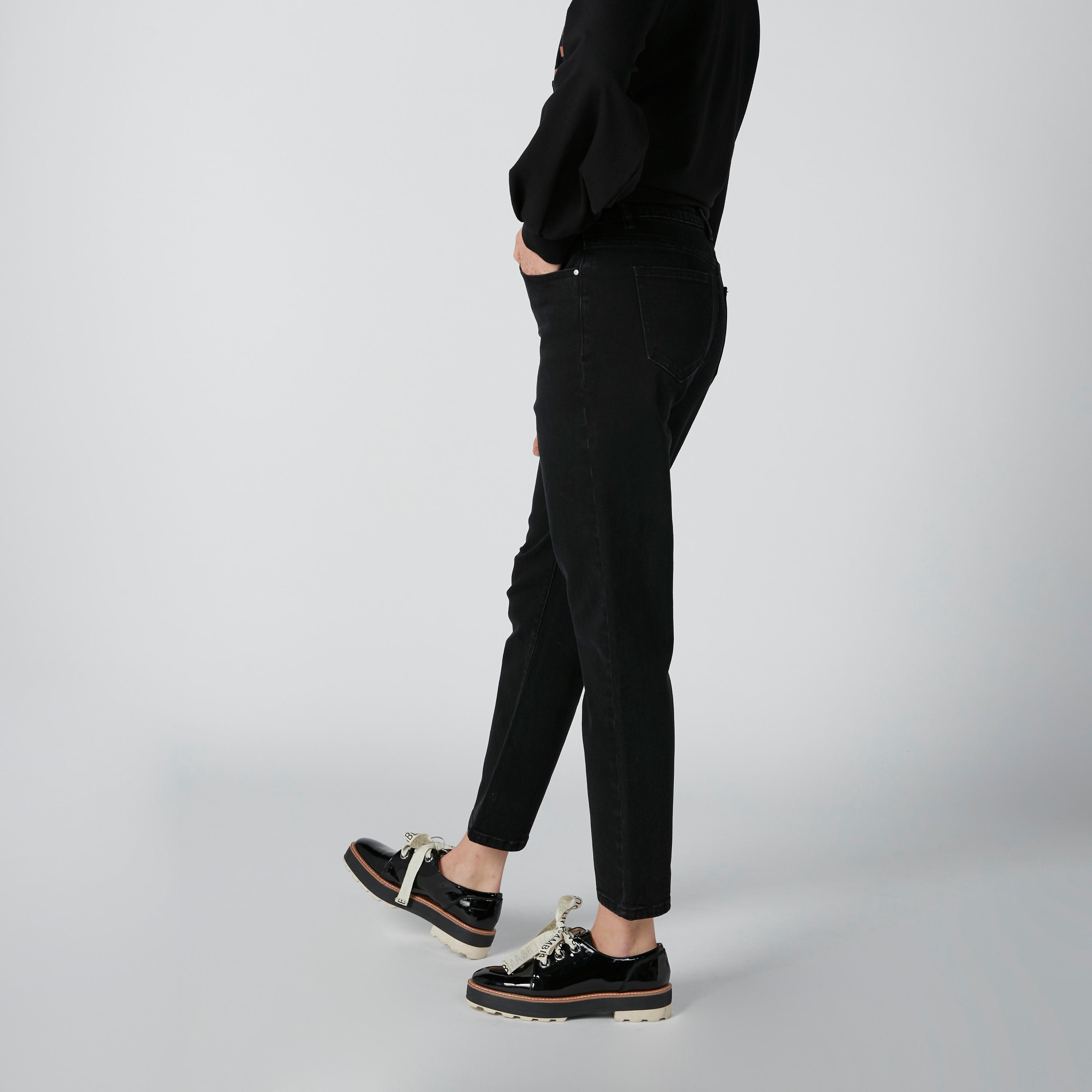 بنطال جينز طويل بسحاب وجيوب-women-clothing-bottoms-jeans-image-4