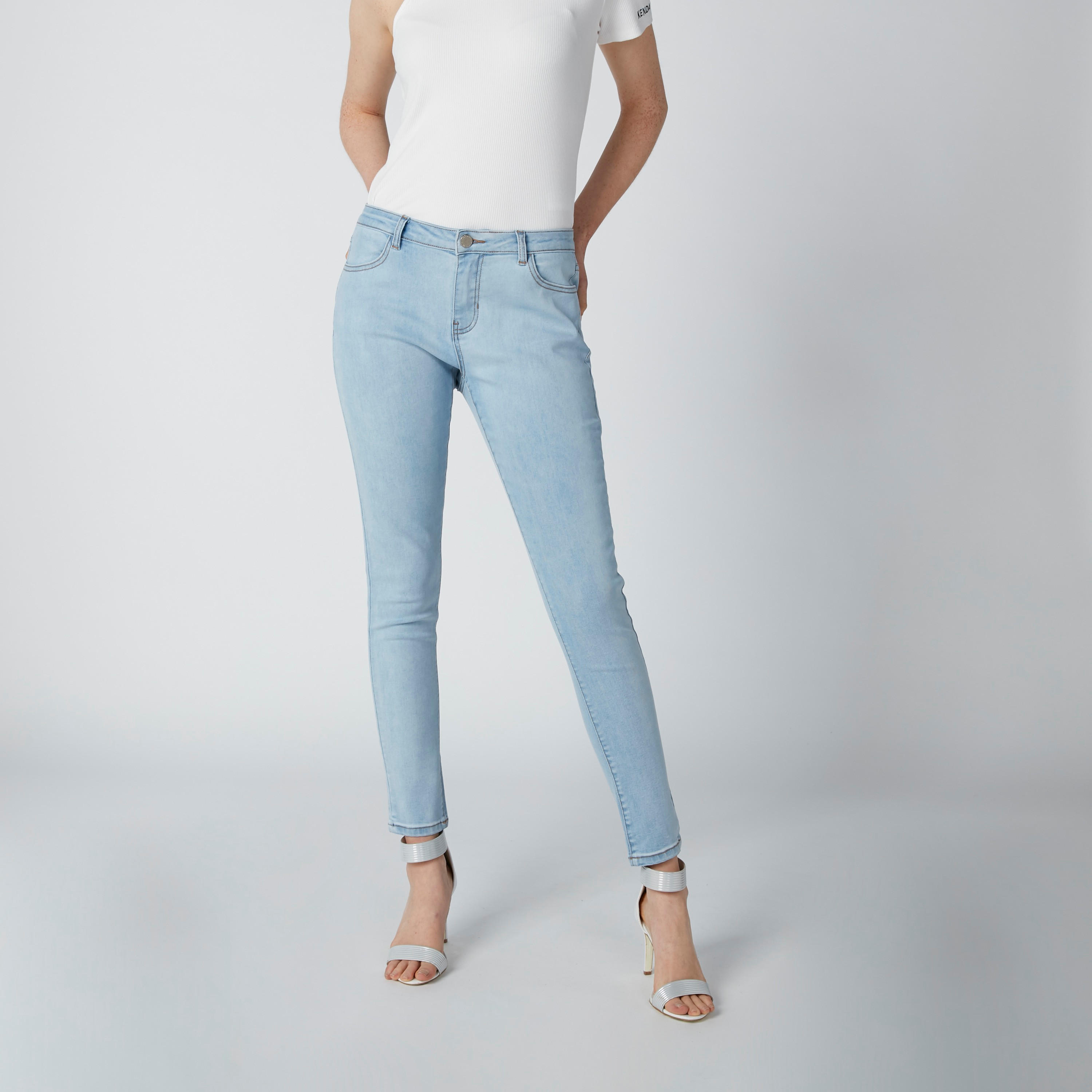 بنطال جينز طويل بسحّاب إغلاق وجيوب-women-clothing-bottoms-jeans-image-4