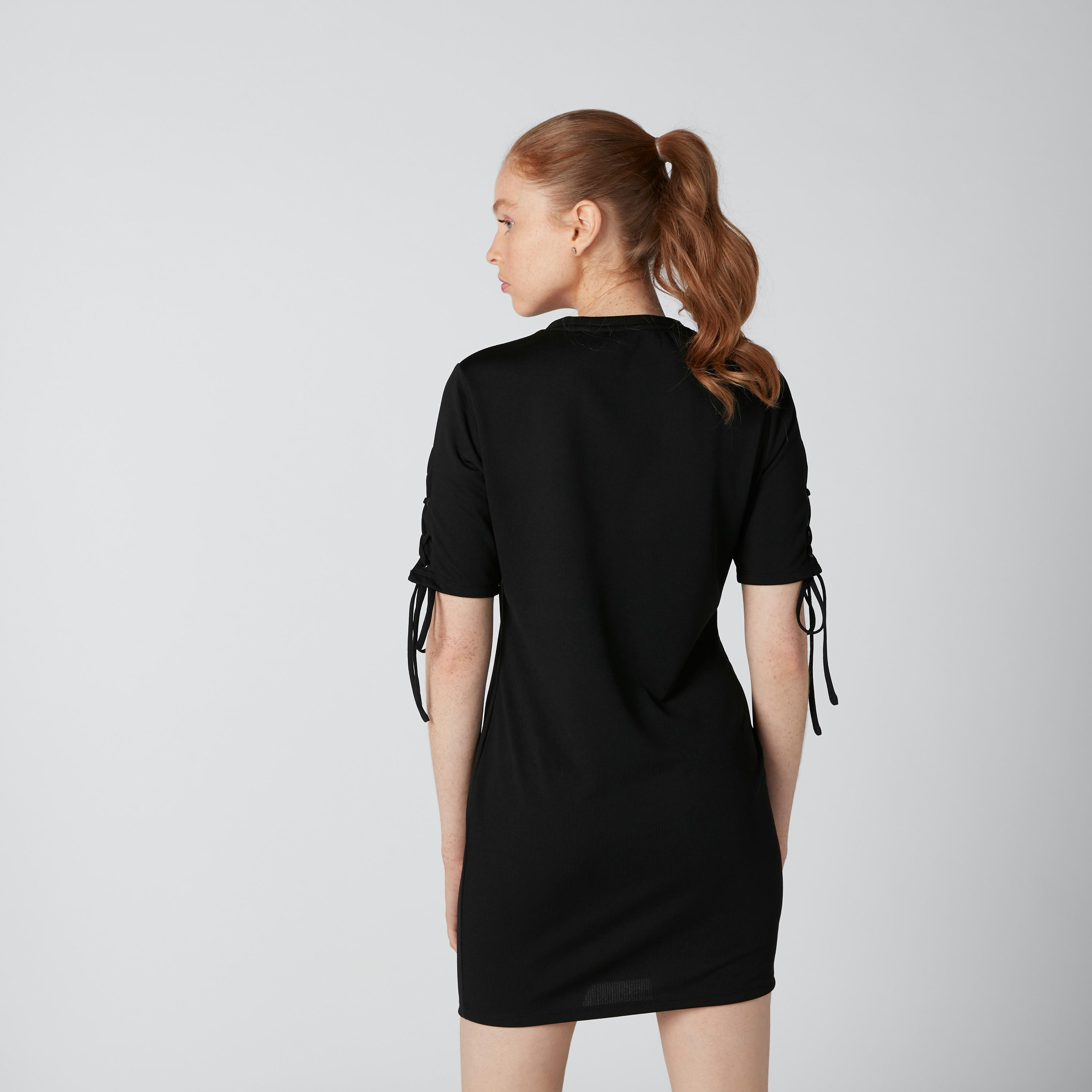 فستان بقصّة ضيّقة وأربطة وطبعات-women-clothing-dresses-image-2