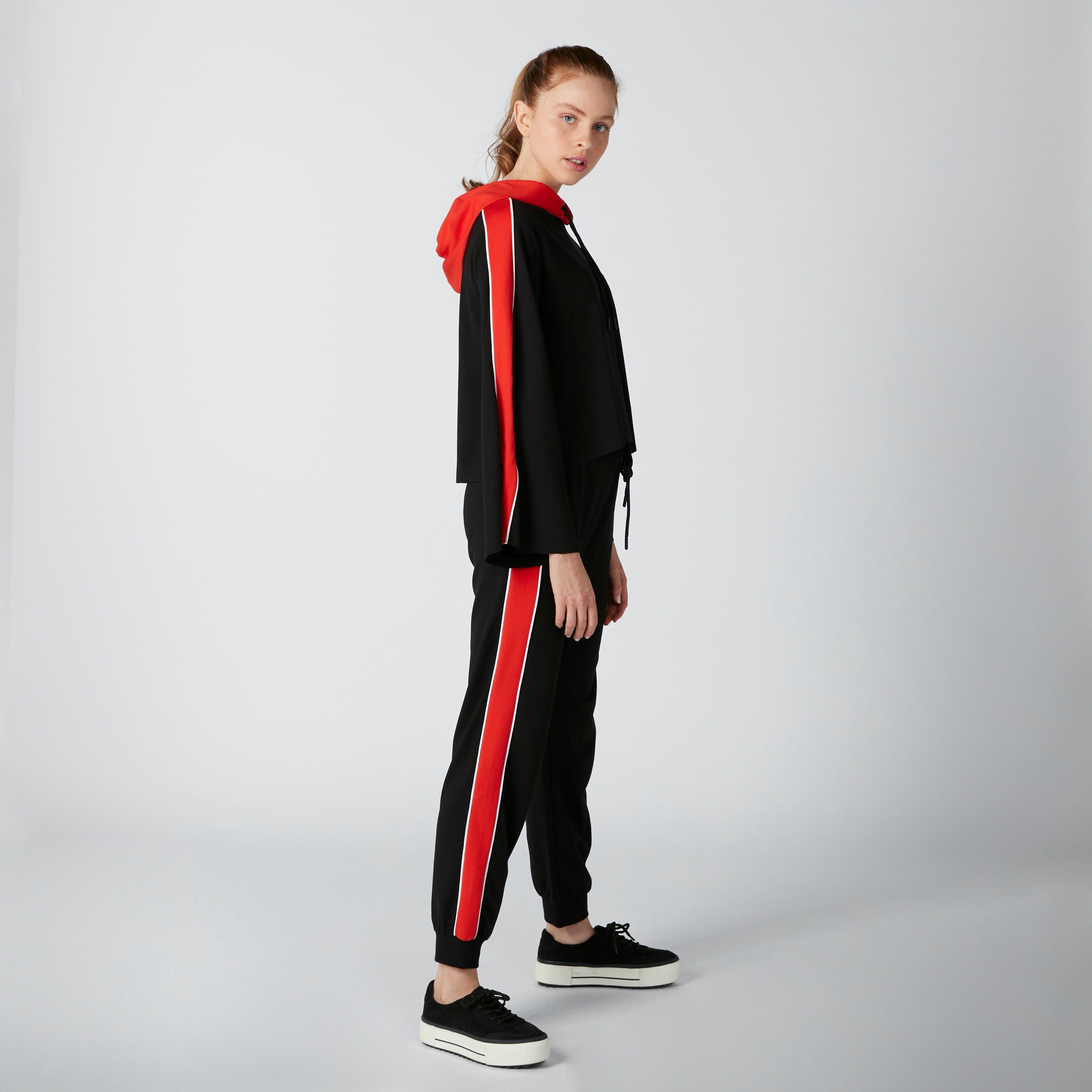 بنطال رياضي برباط وشريطة ودرزات-women-clothing-bottoms-joggers-image-4