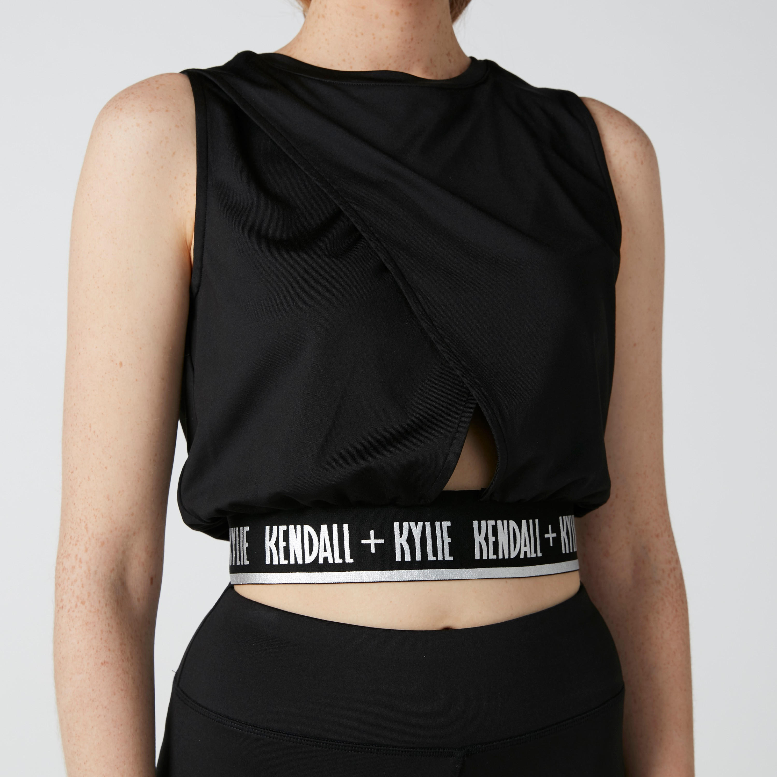 بلوزة دون أكمام بياقة مستديرة وحوّاف بطبعات-women-clothing-tshirts-image-5