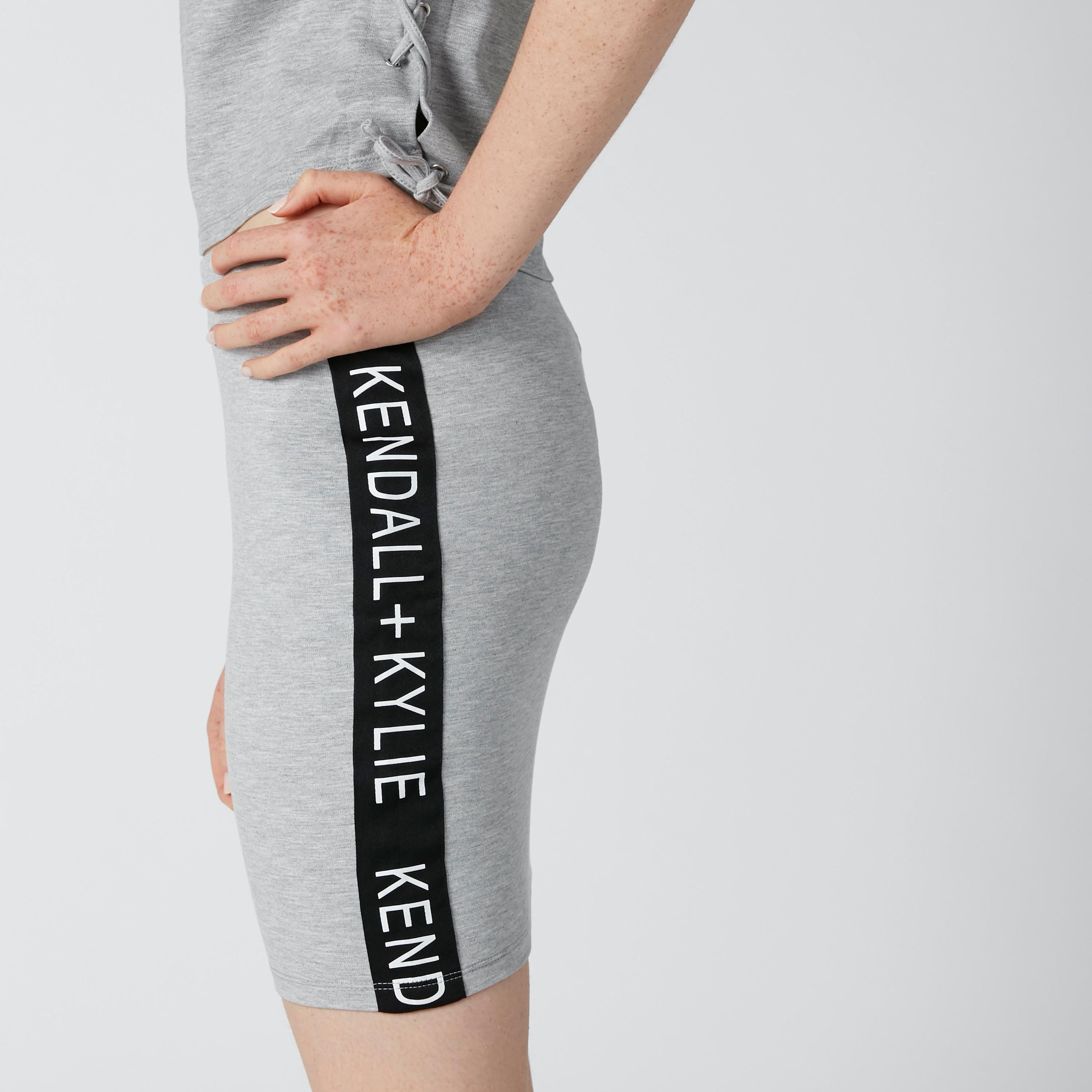 تنورة بقصّة ضيّقة وشريطة وطبعات نصيّة-women-clothing-bottoms-skirts-image-5