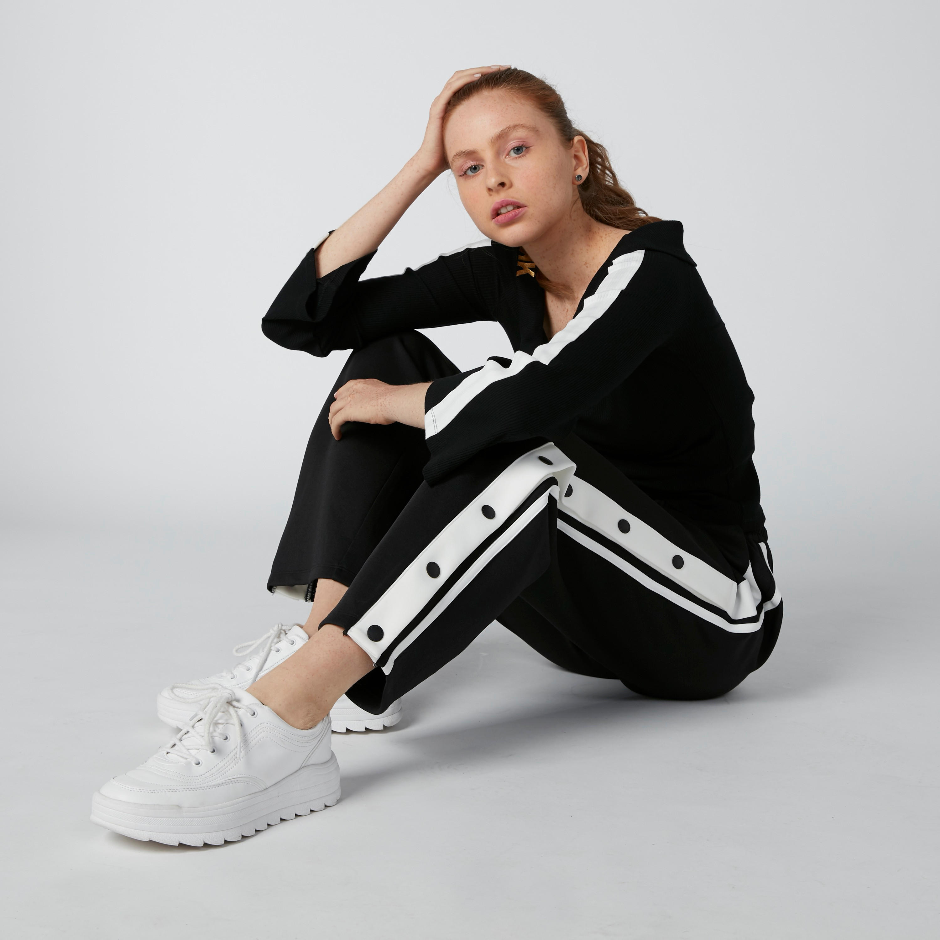 بنطال برباط وجيوب وأزرار-women-clothing-bottoms-trousers-image-5