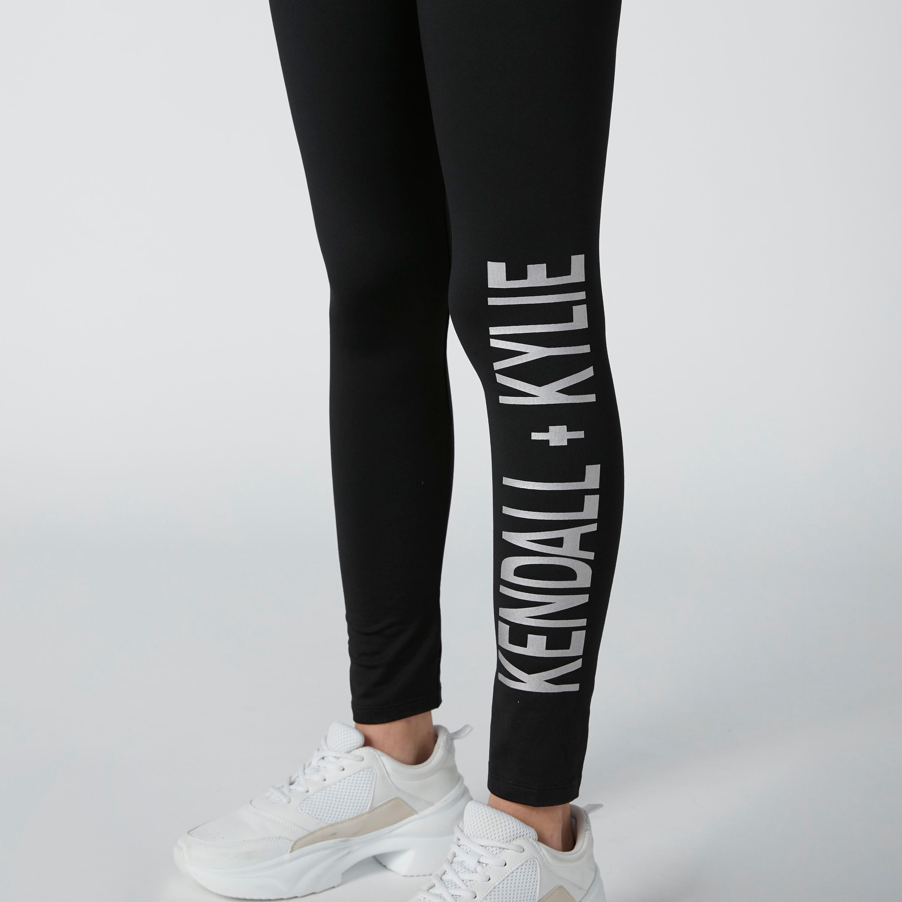 بنطال طويل بقصّة سكيني وخصر مطّاطي وطبعات-women-clothing-bottoms-leggings-image-5