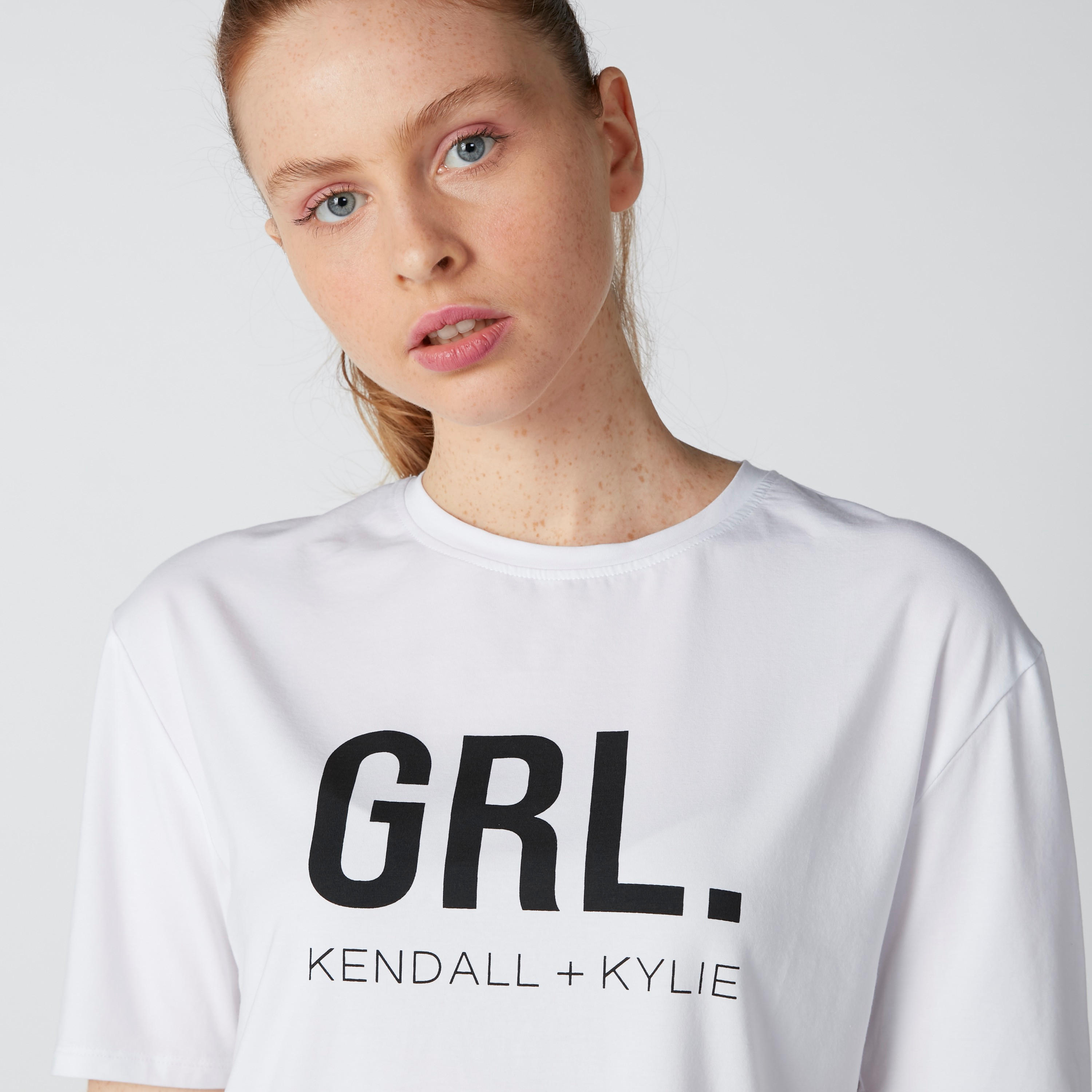 تيشيرت بياقة مستديرة وأكمام قصيرة وطبعات-women-clothing-tshirts-image-1