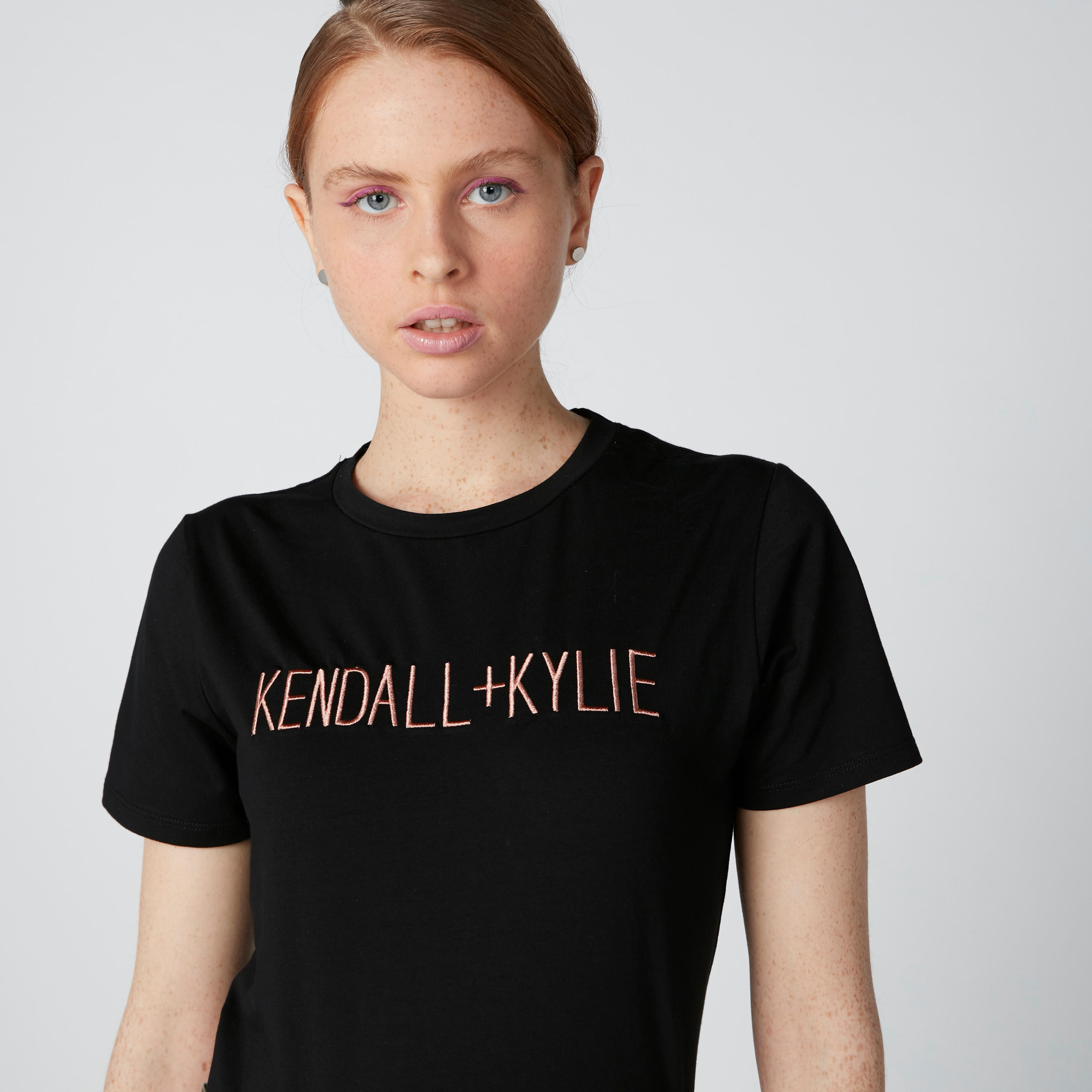 تيشيرت مطرّز بأكمام قصيرة-women-clothing-tshirts-image-5