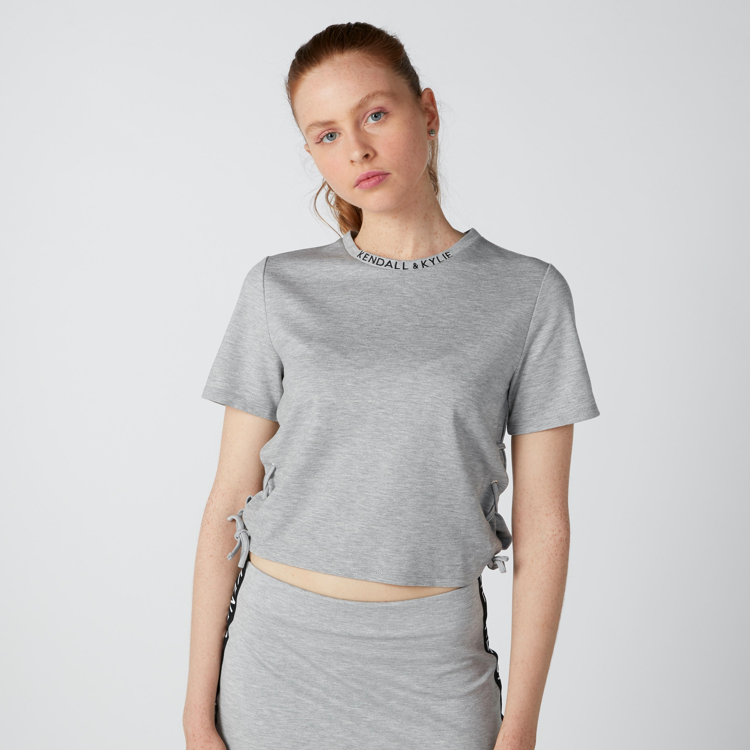 بلوزة مطرّزة بياقة مستديرة ورباط جانبي-women-clothing-tshirts-image-1