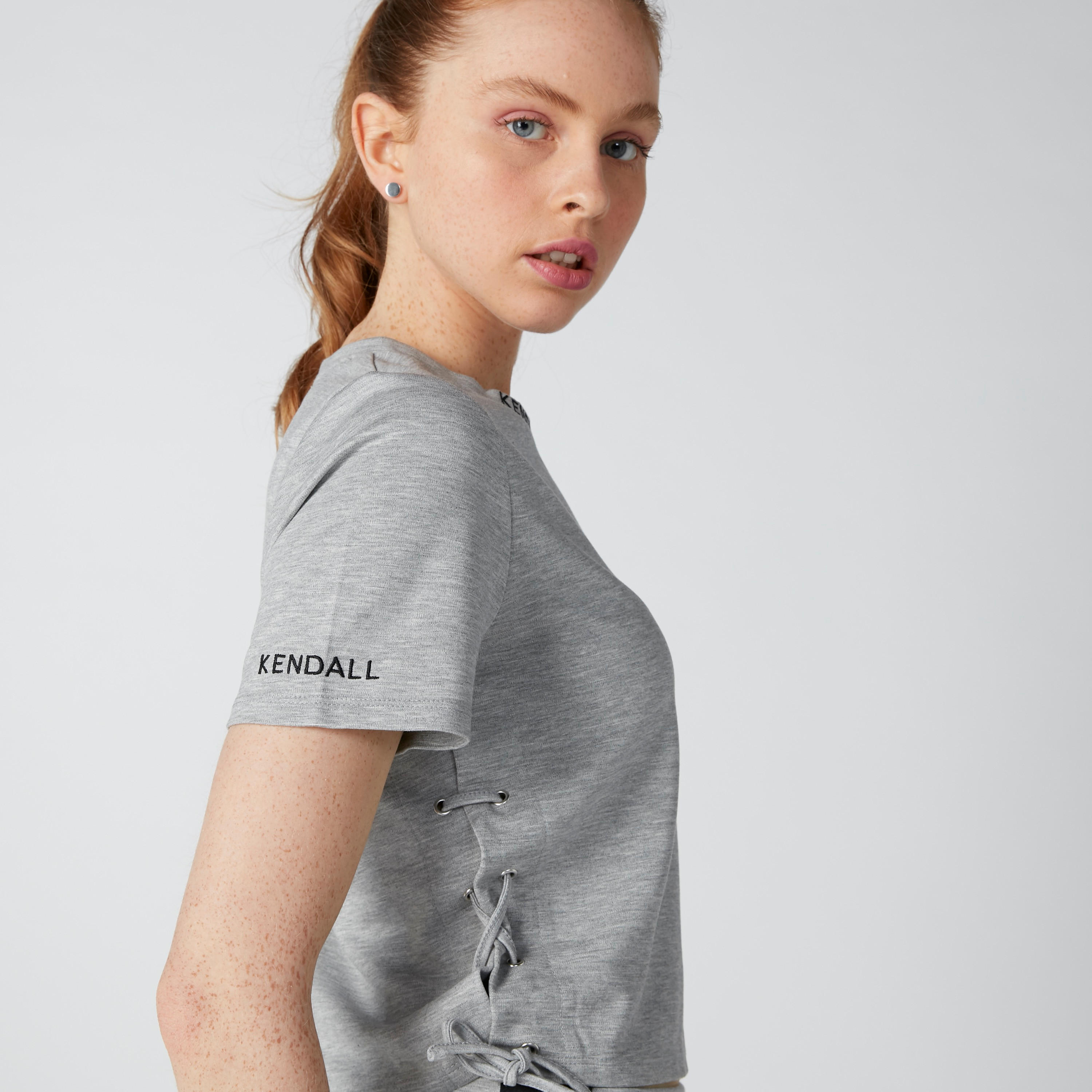 بلوزة مطرّزة بياقة مستديرة ورباط جانبي-women-clothing-tshirts-image-5