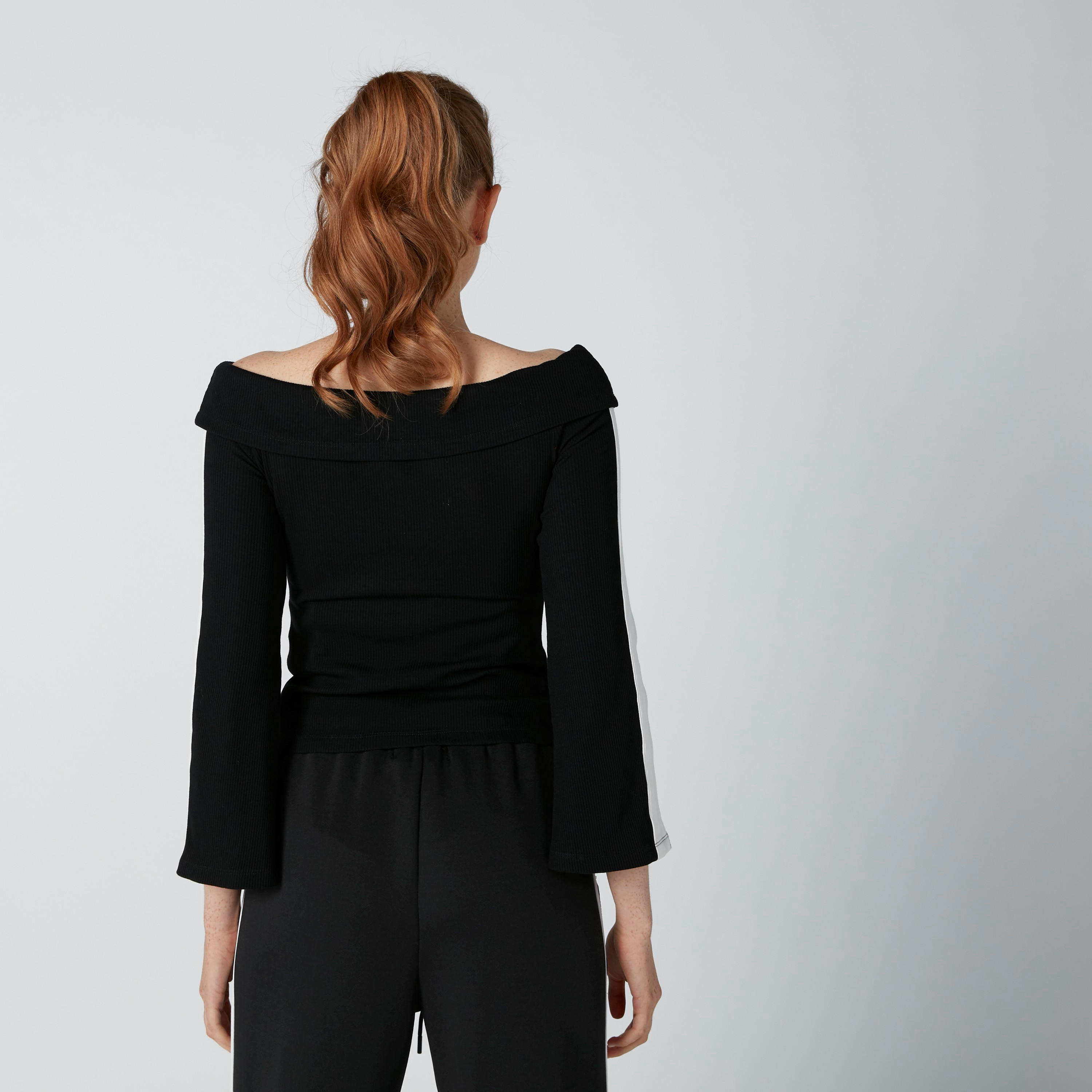 بلوزة مضلعة بياقة طوق بطبعات-women-clothing-shirtsandblouses-blouses-image-3