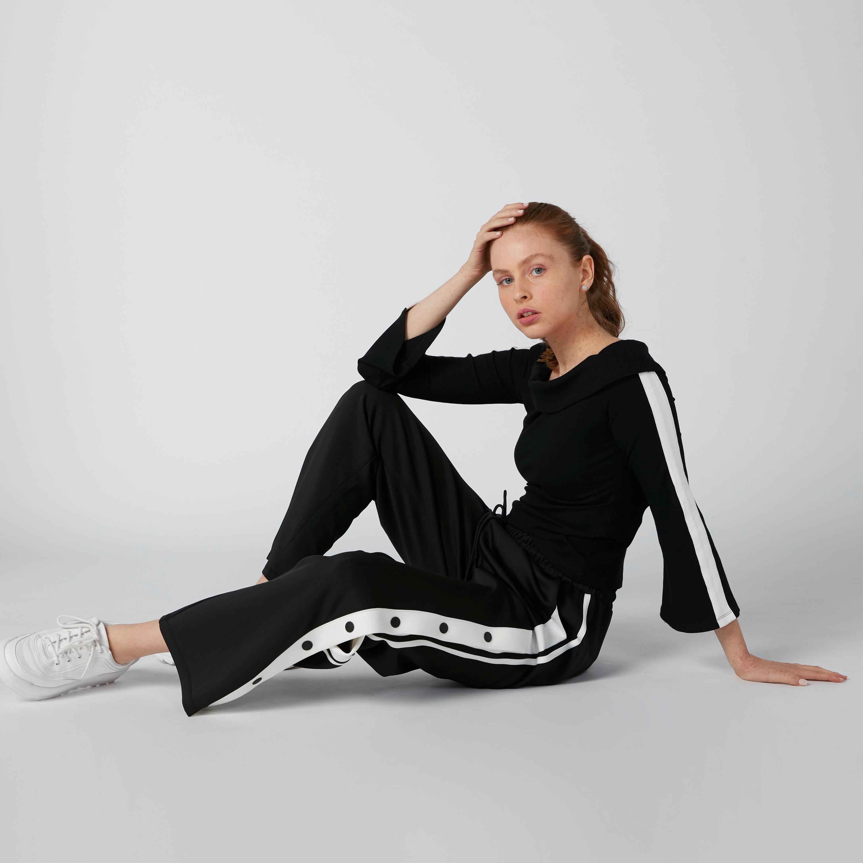 بلوزة مضلعة بياقة طوق بطبعات-women-clothing-shirtsandblouses-blouses-image-1