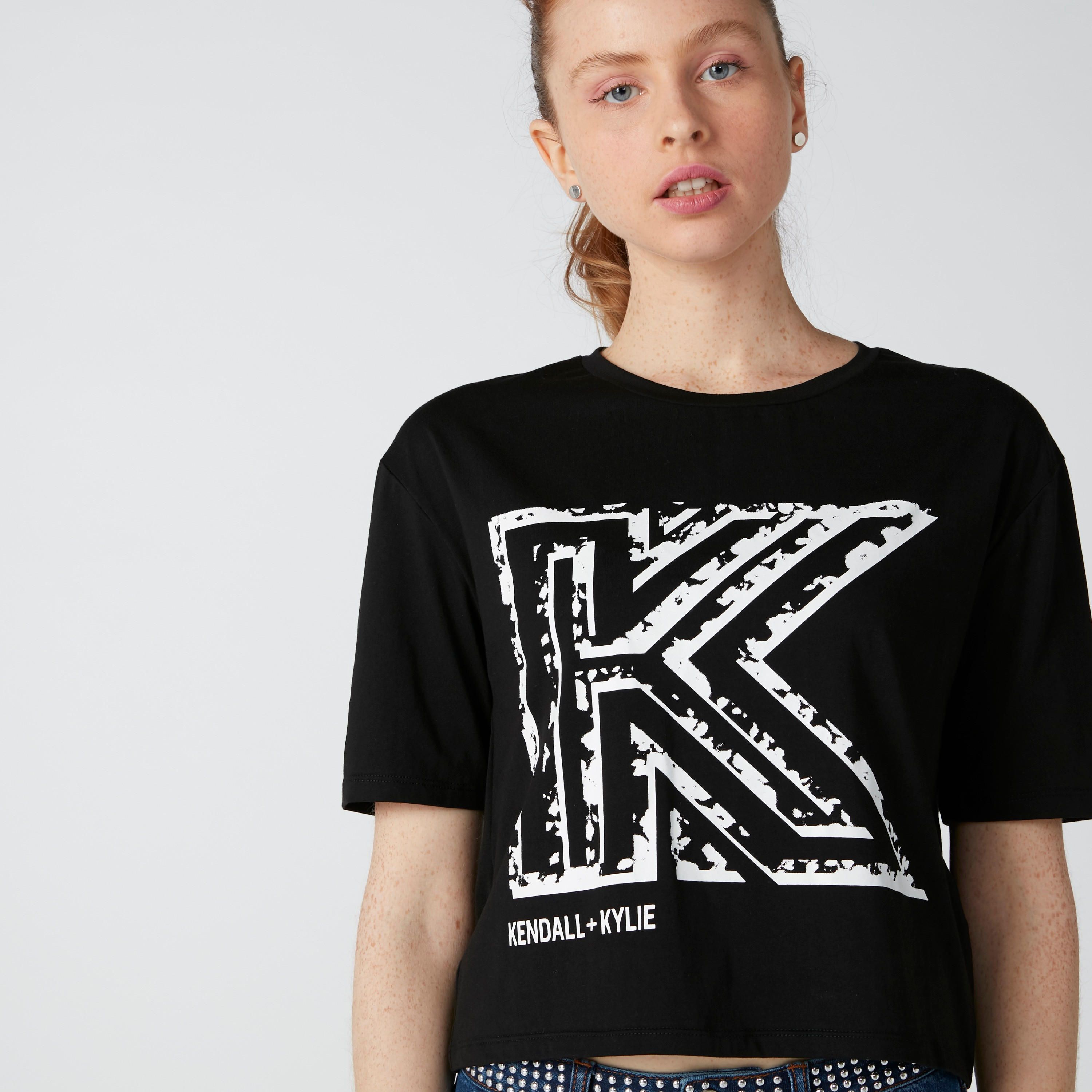 تيشيرت بياقة مستديرة وأكمام قصيرة وطبعات-women-clothing-tshirts-image-4
