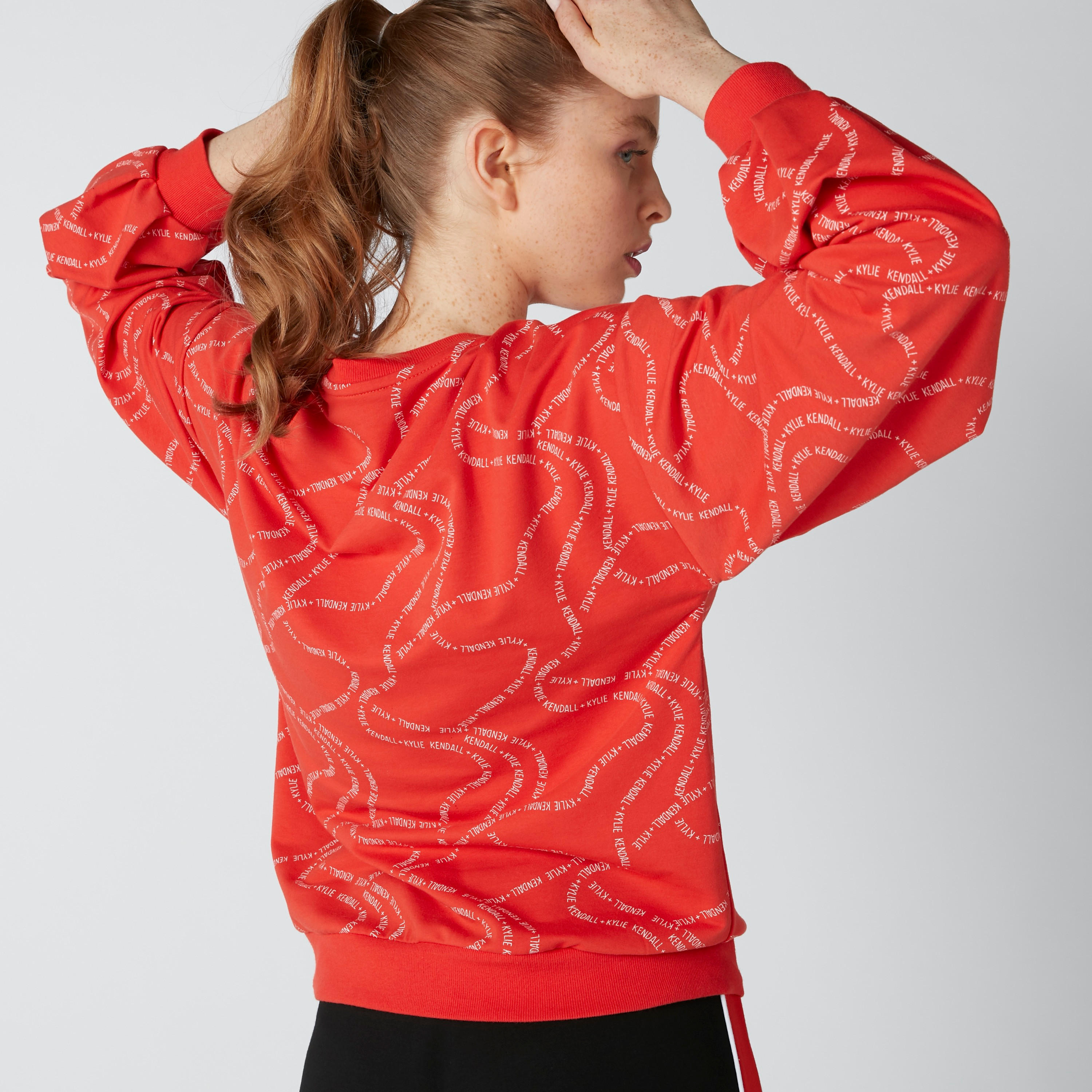 سويت شيرت بأكمام طويلة وطبعات نصيّة-women-winterwear-hoodiesandsweatshirts-sweatshirts-image-1