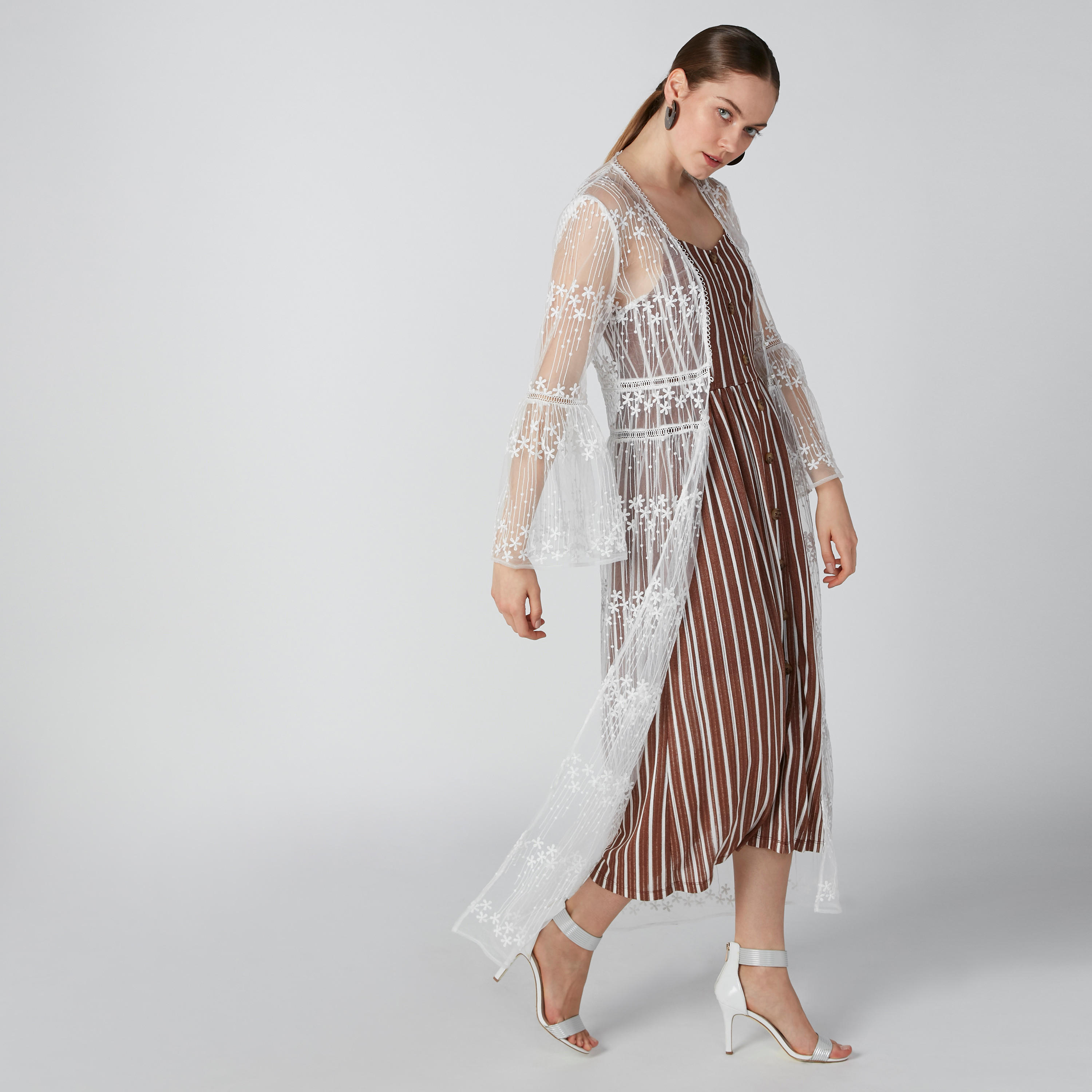 فستان سوينج مقلّم متوسط الطول بحمّالات قابلة للتعديل وأزرار-women-clothing-dresses-image-3