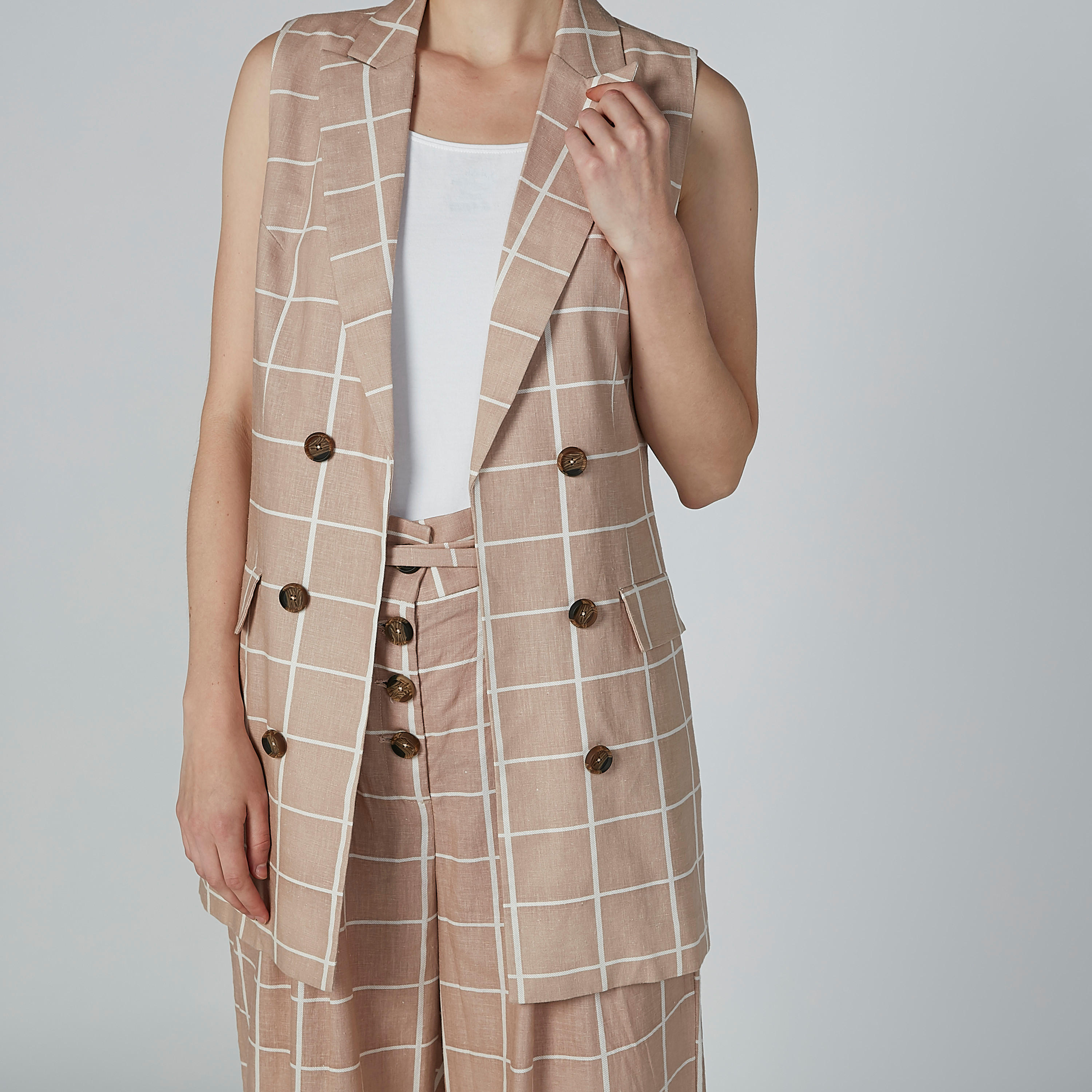 معطف كاروهات طويل دون أكمام بزر إغلاق-women-clothing-coatsandjackets-coats-image-4