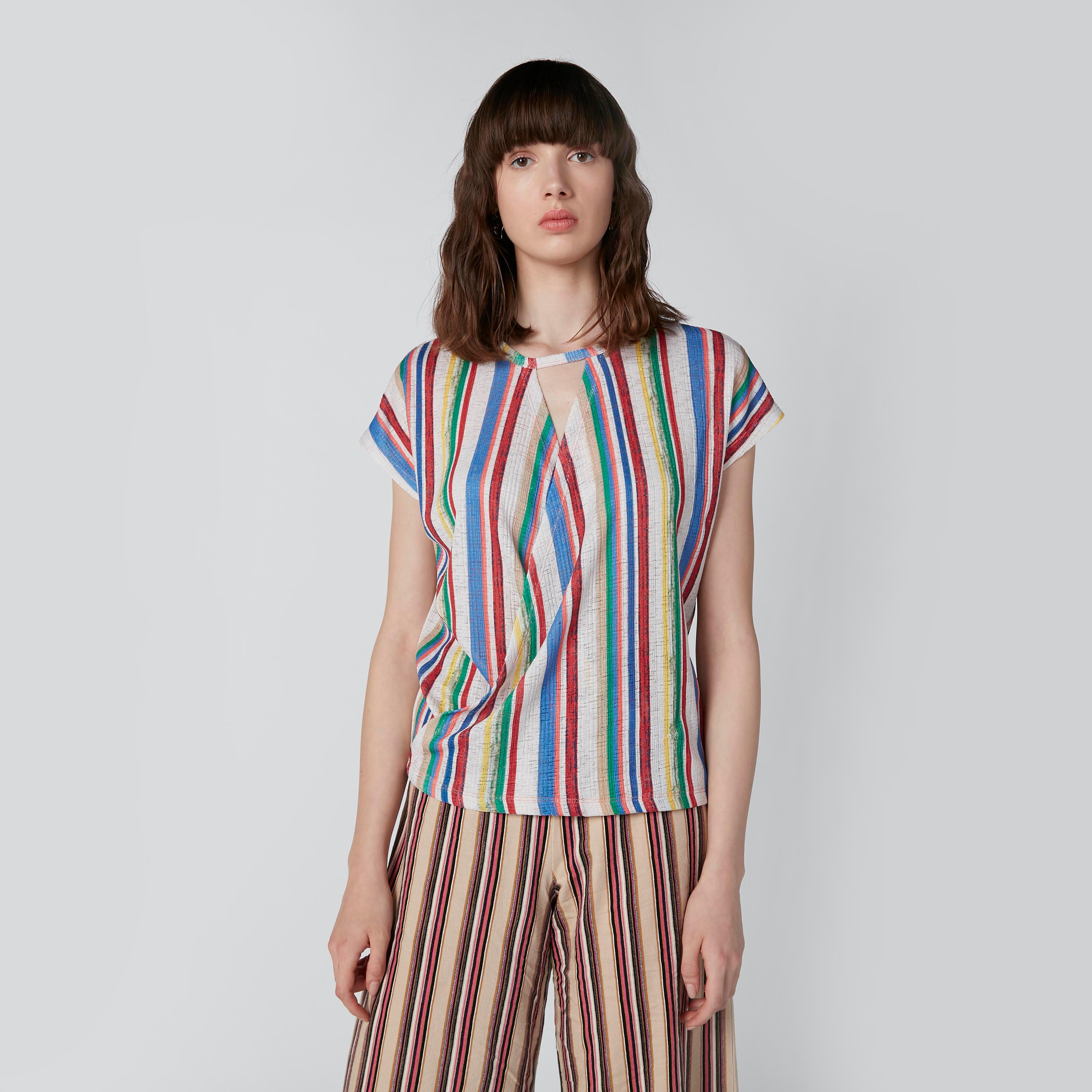 بلوزة مقلّمة بياقة مستديرة وأكمام كاب-women-clothing-shirtsandblouses-blouses-image-1